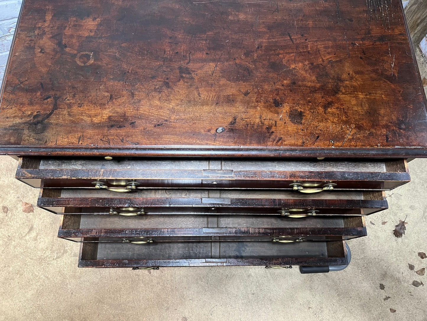 Georgian mahogany bachelor chest of drawers.