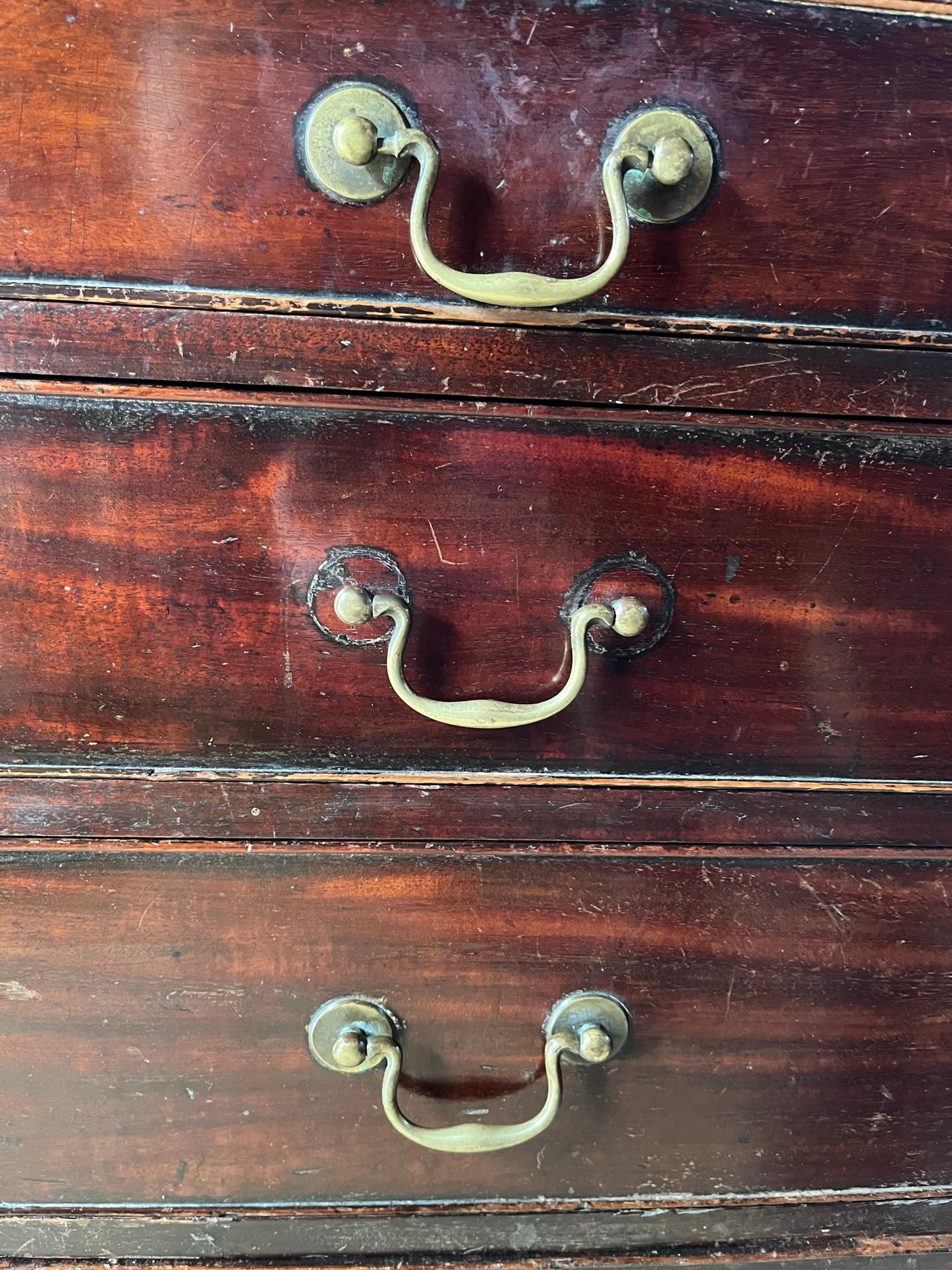 Georgian mahogany bachelor chest of drawers.