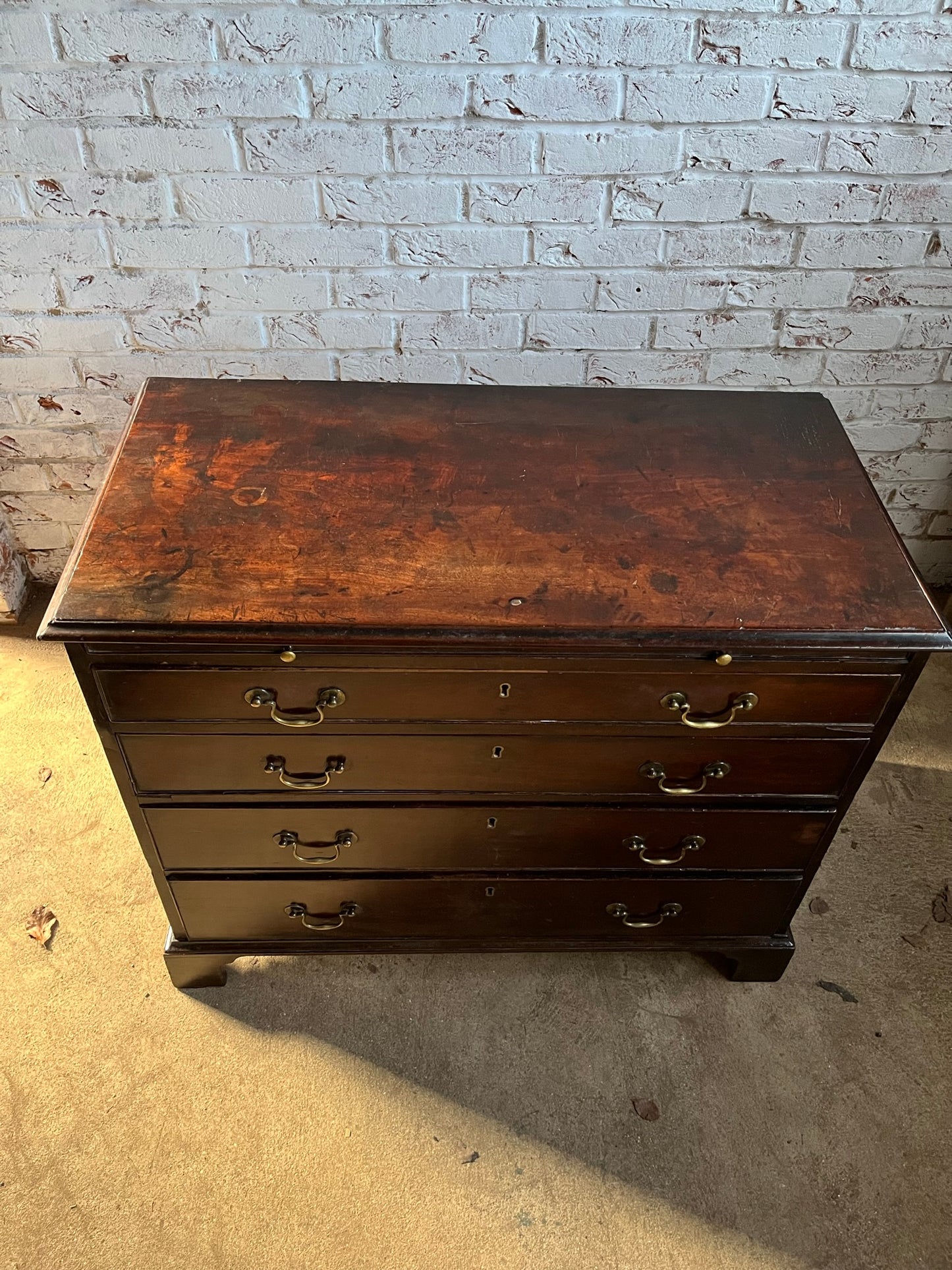 Georgian mahogany bachelor chest of drawers.