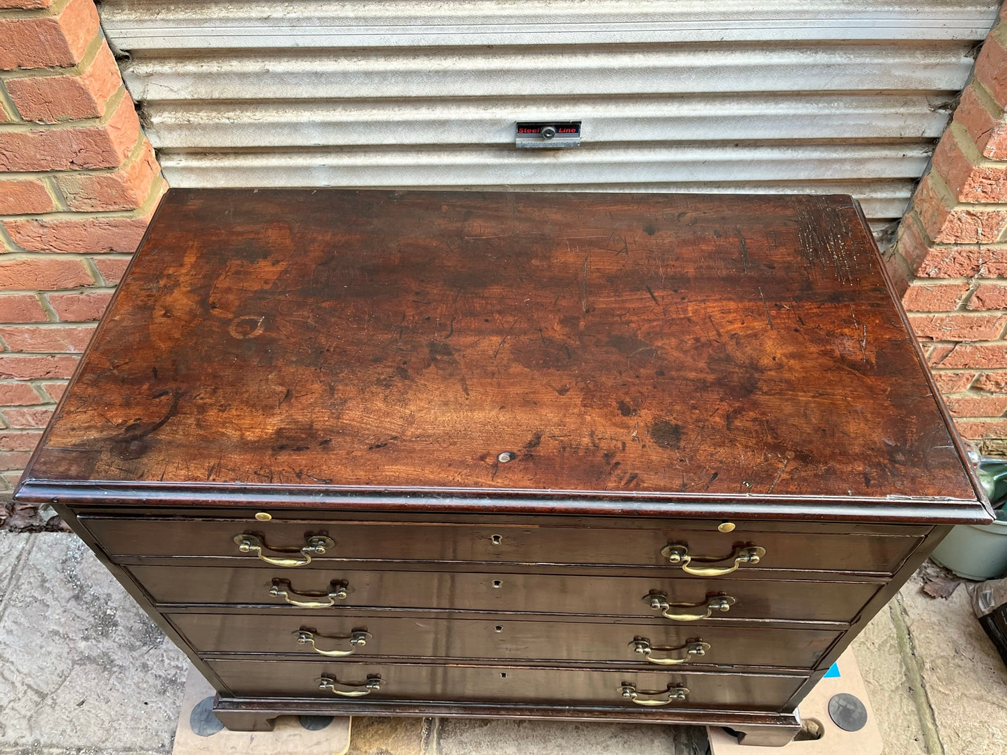 Georgian mahogany bachelor chest of drawers.