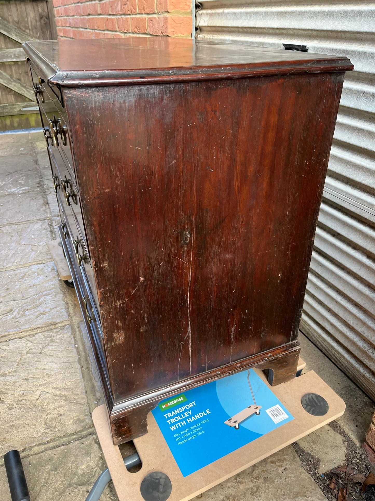 Georgian mahogany bachelor chest of drawers.