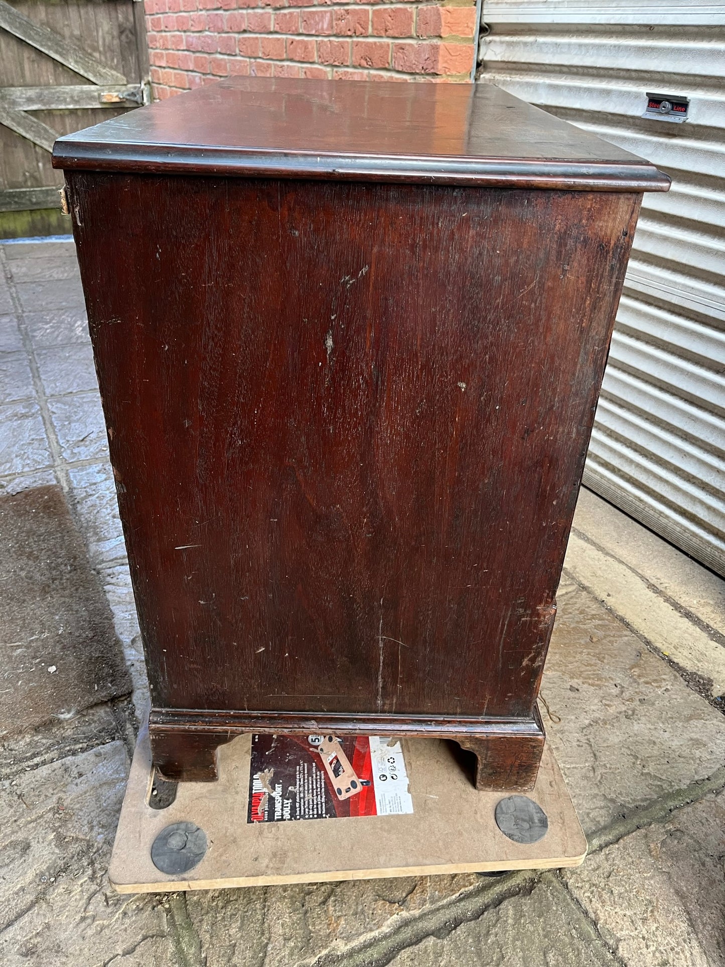 Georgian mahogany bachelor chest of drawers.