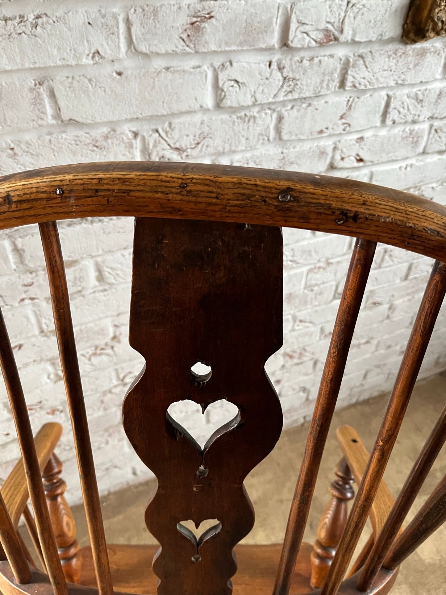 Superb 19th century high back Windsor chair