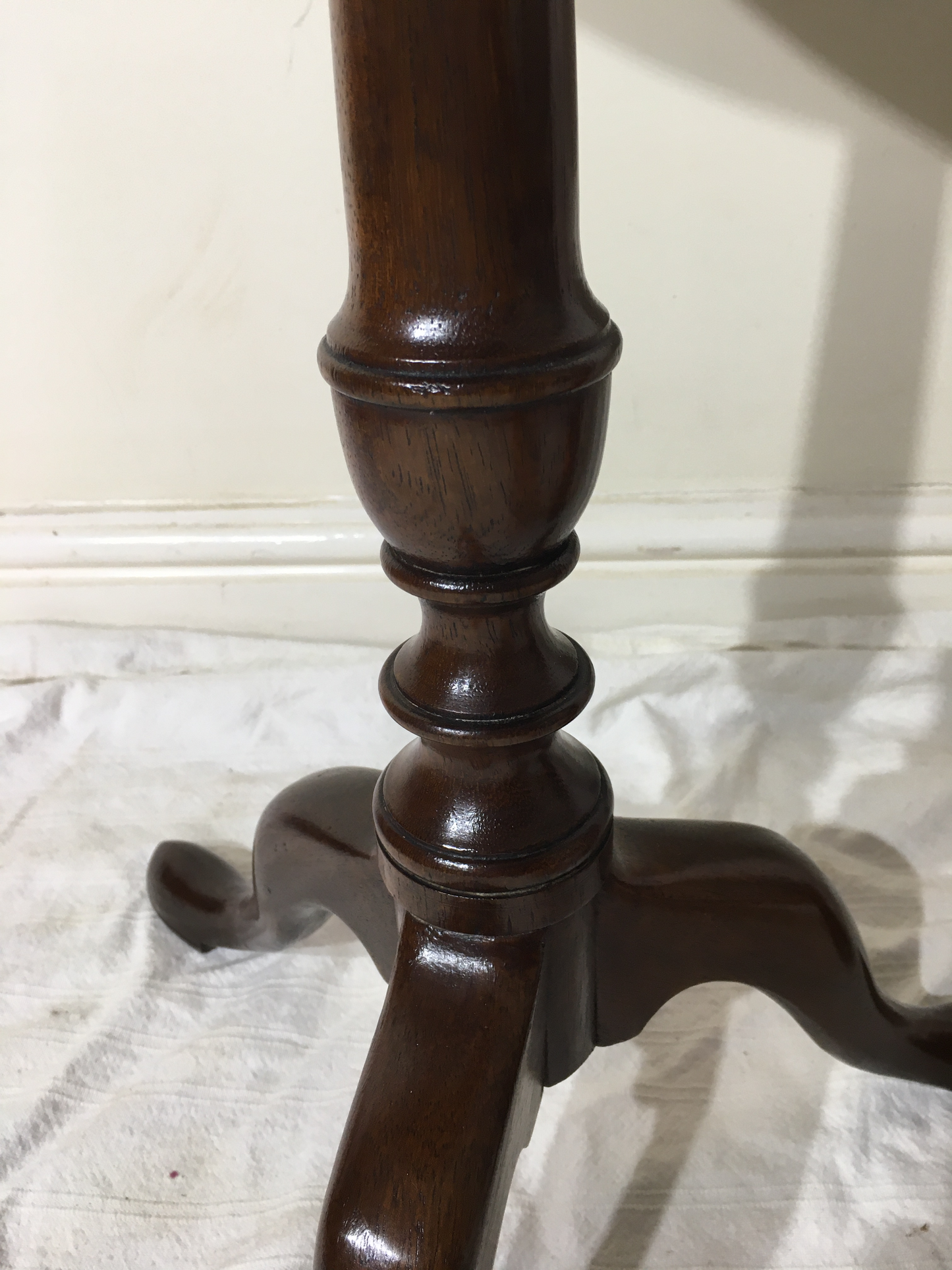 Late Victorian mahogany tripod/wine table