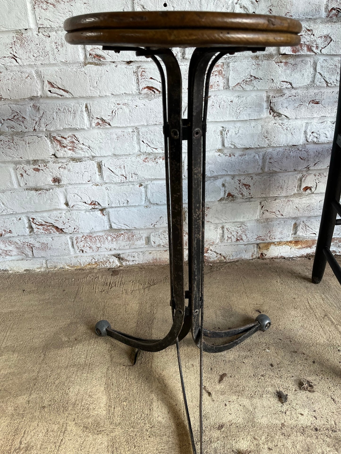 Early Rubery Owen vintage machinist 'blade' stool.