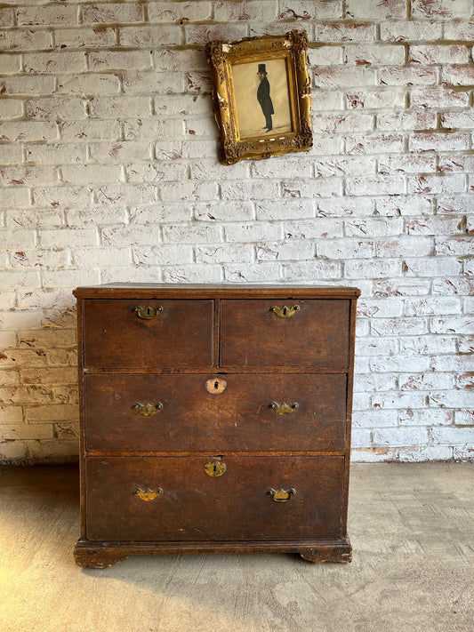 Small Georgian oak chest of drawers.