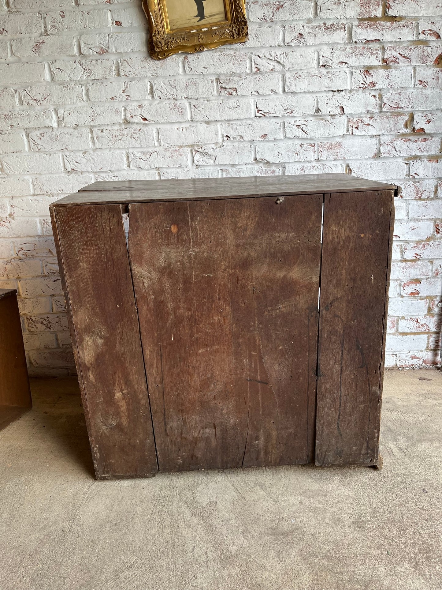 Small Georgian oak chest of drawers.