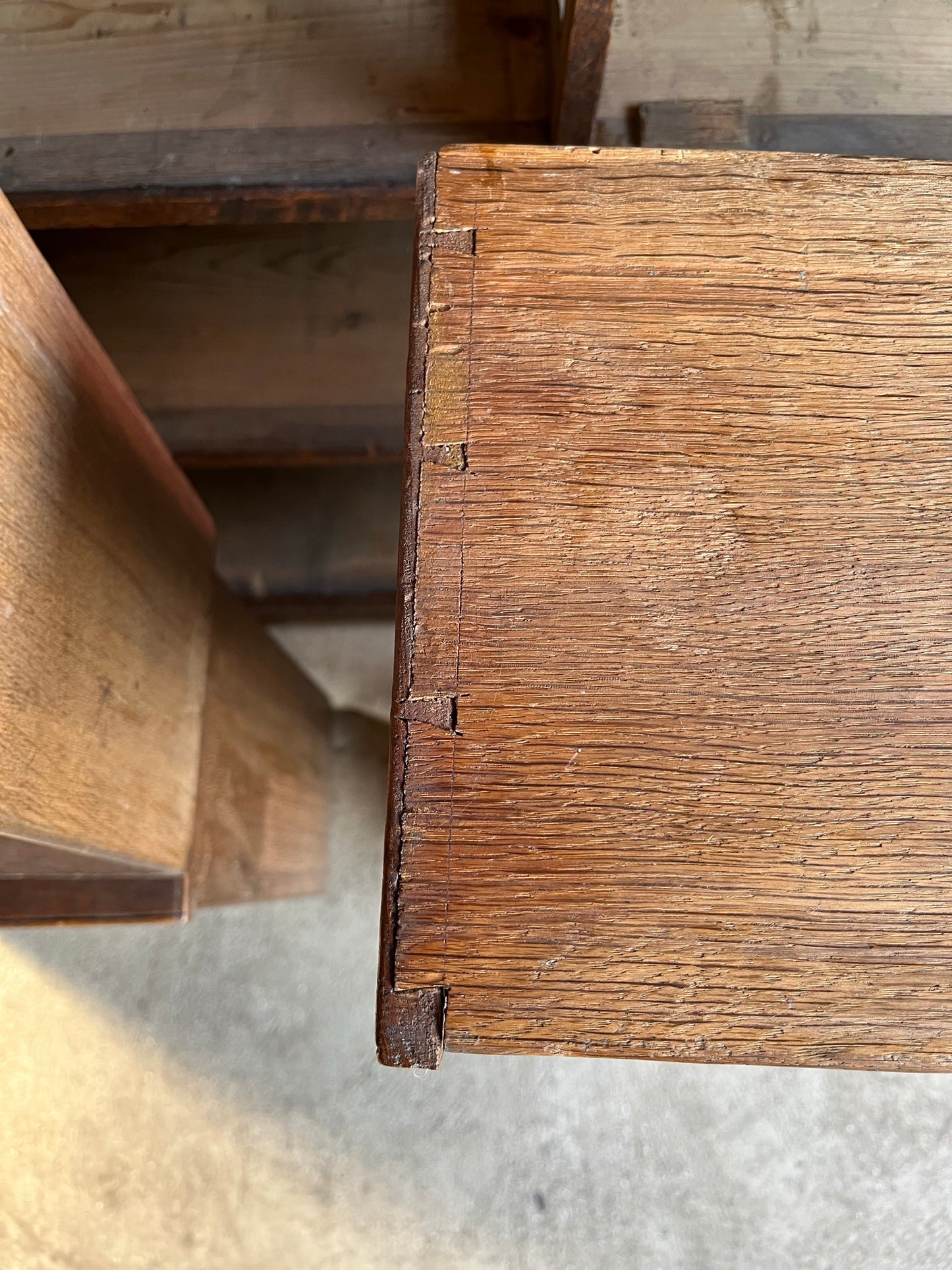 Small Georgian oak chest of drawers.