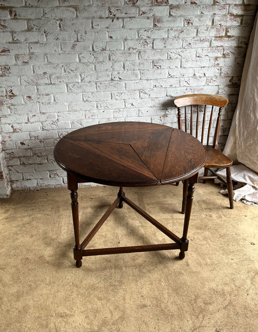 Late 19th/early 20th century oak cricket table with drop flap top.