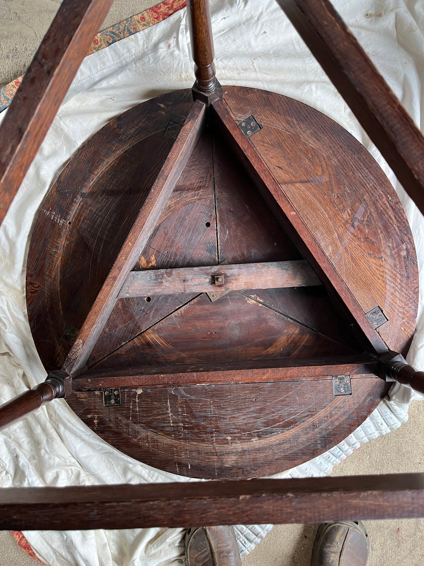 Late 19th/early 20th century oak cricket table with drop flap top.