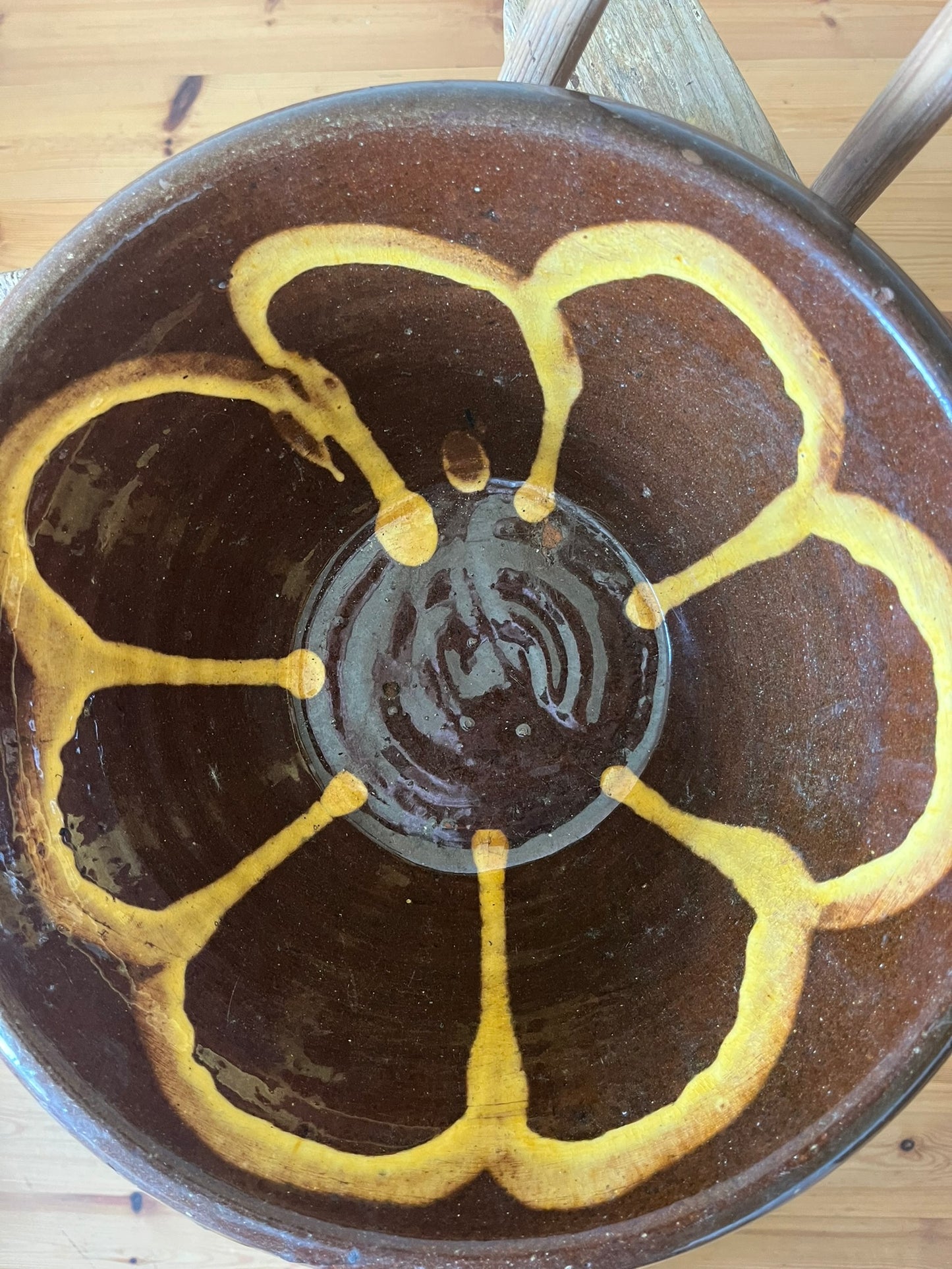 Large 'Coalisland' Irish vernacular dairy bowl.