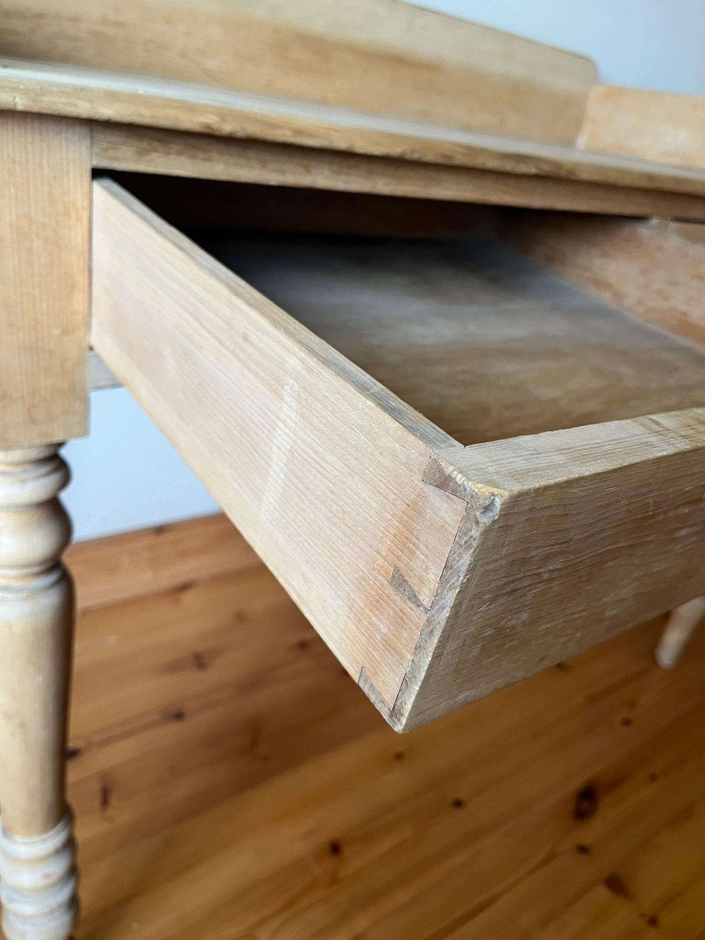 Large stripped pine washstand.