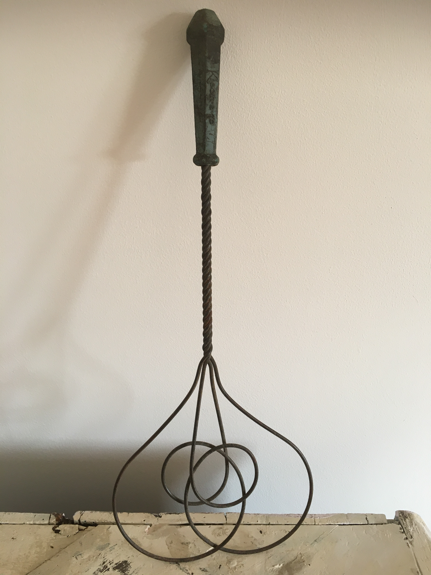 Vintage mid-century Kleen-e-ze carpet beater