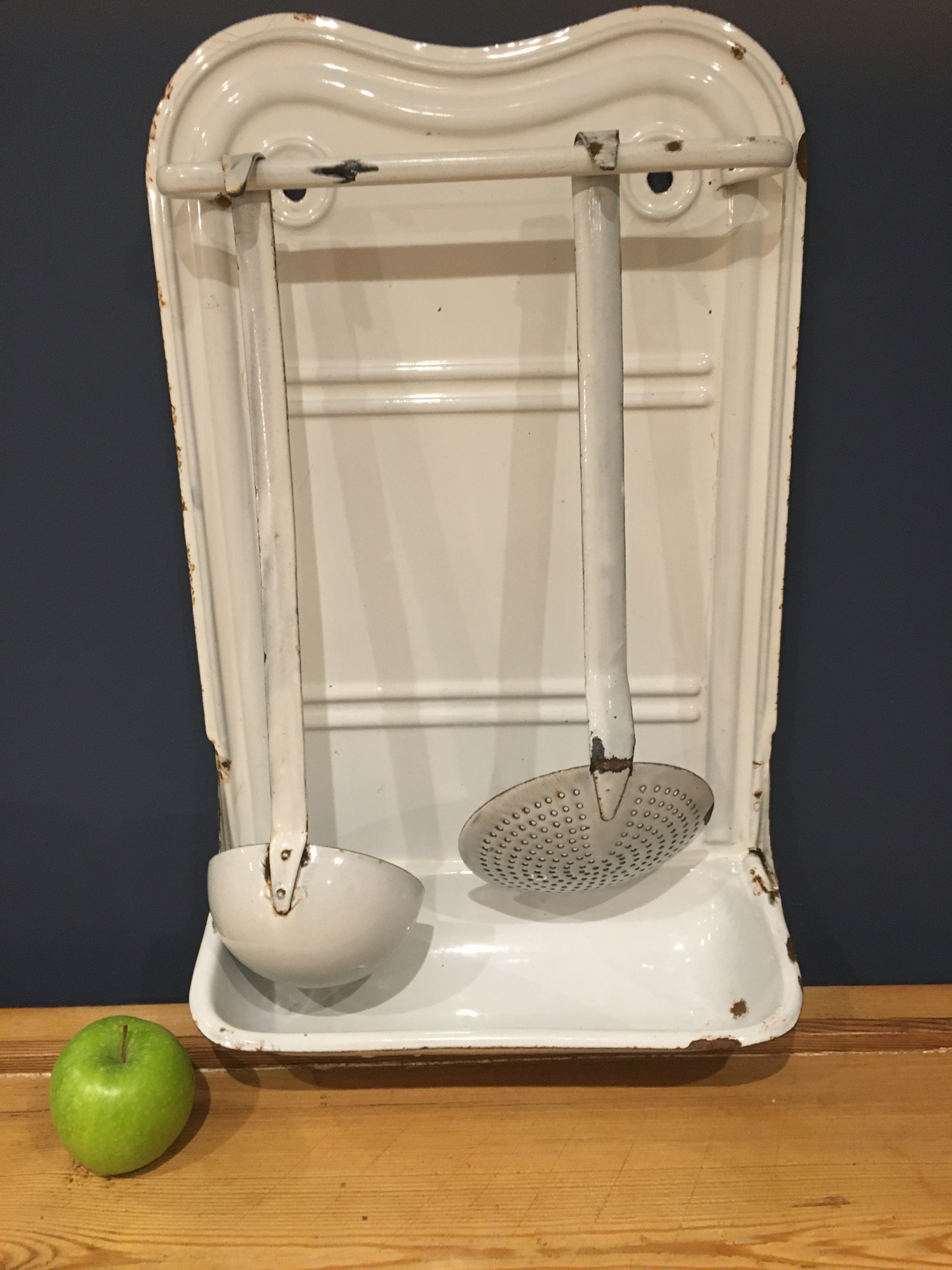 Vintage enamel kitchen utensil rail and 2 utensils