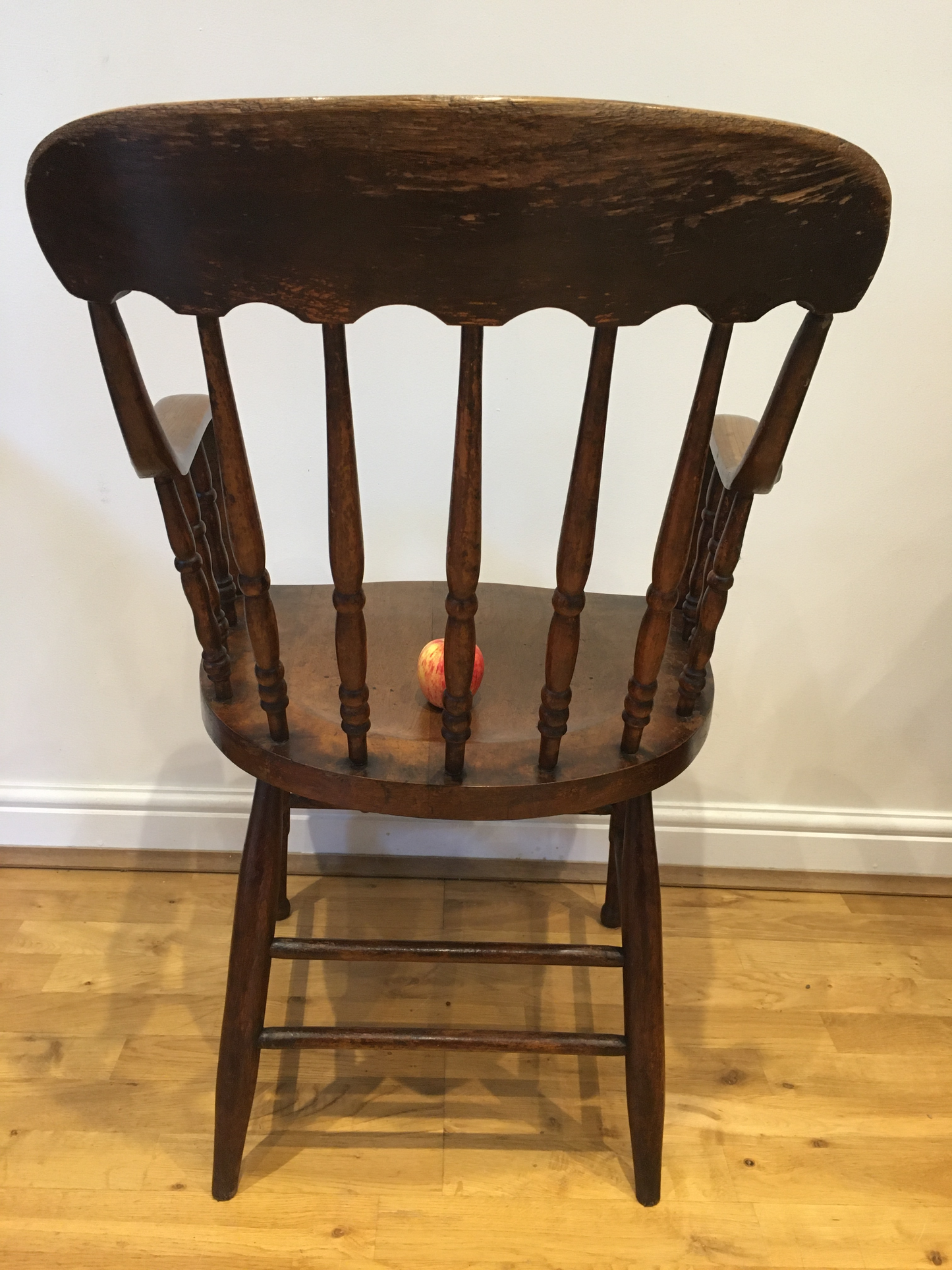 Oak spindle back arm chair.