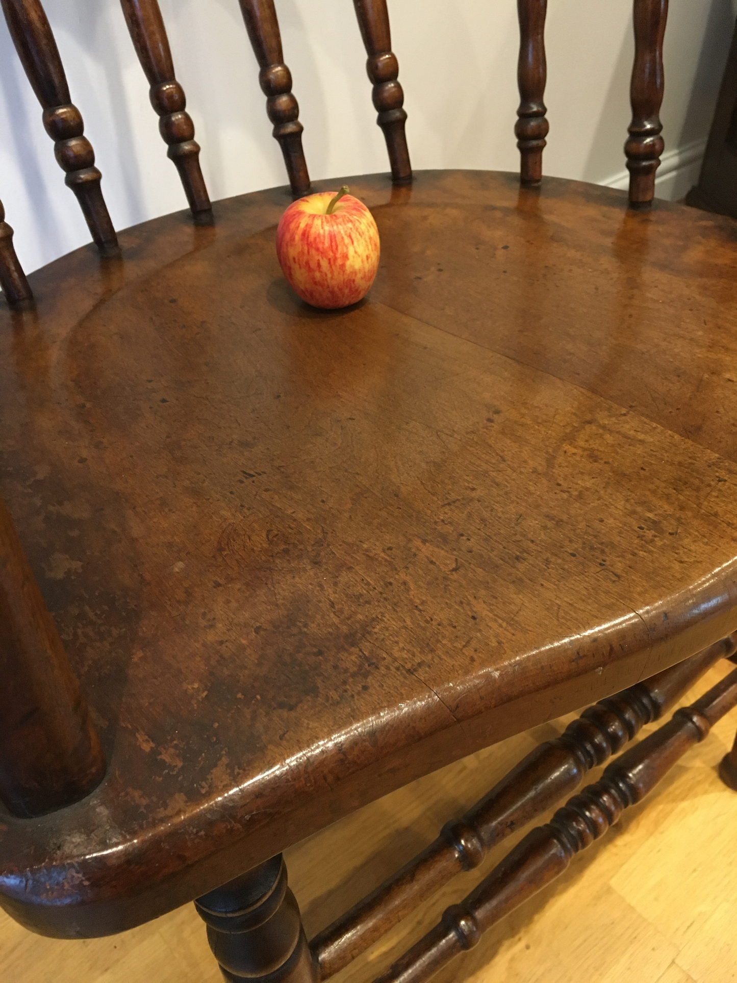 Oak spindle back arm chair.