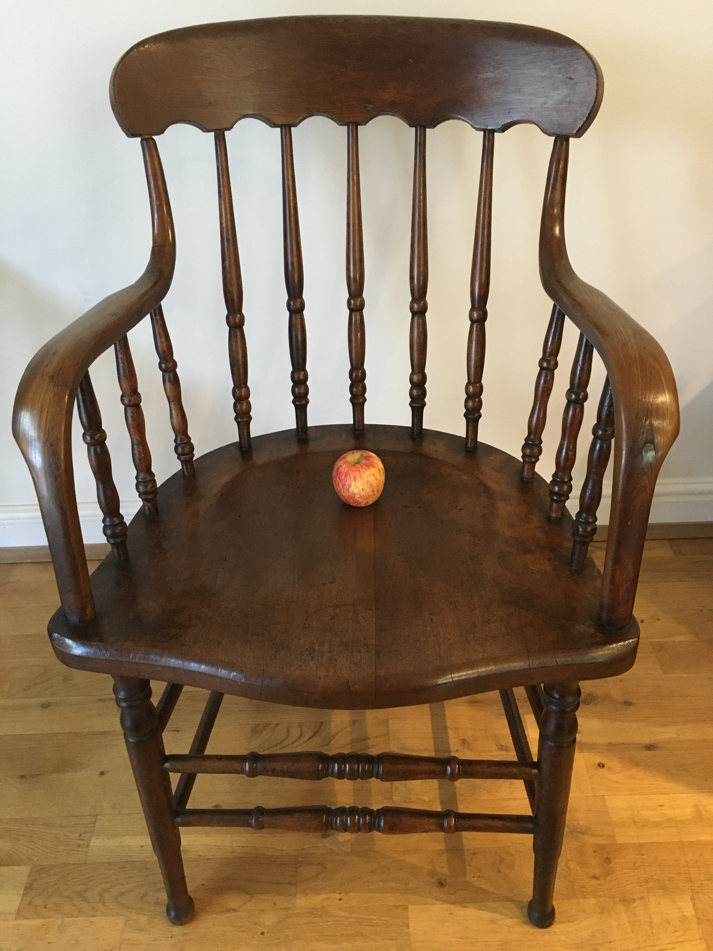 Oak spindle back arm chair.