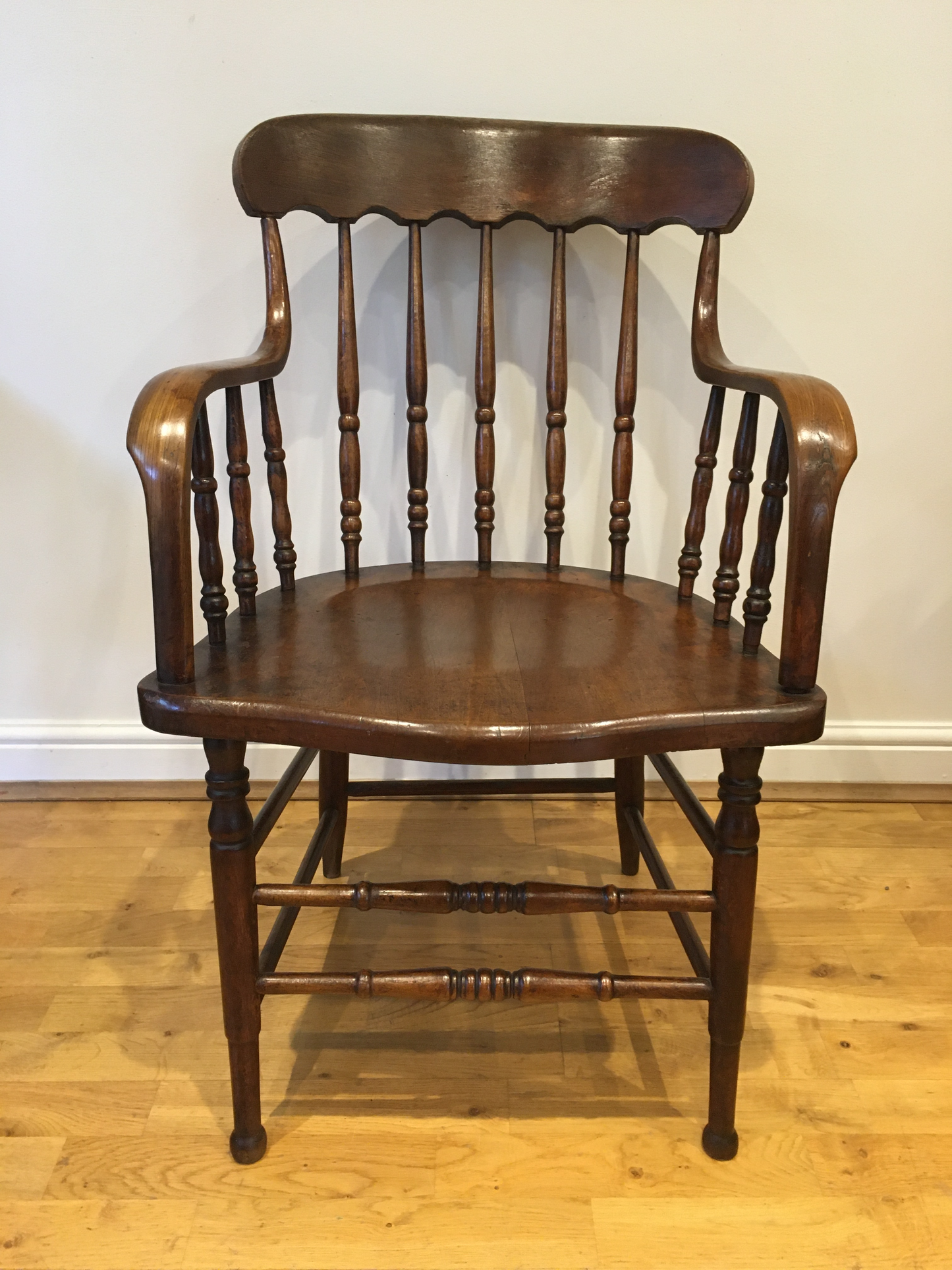 Oak spindle back arm chair.
