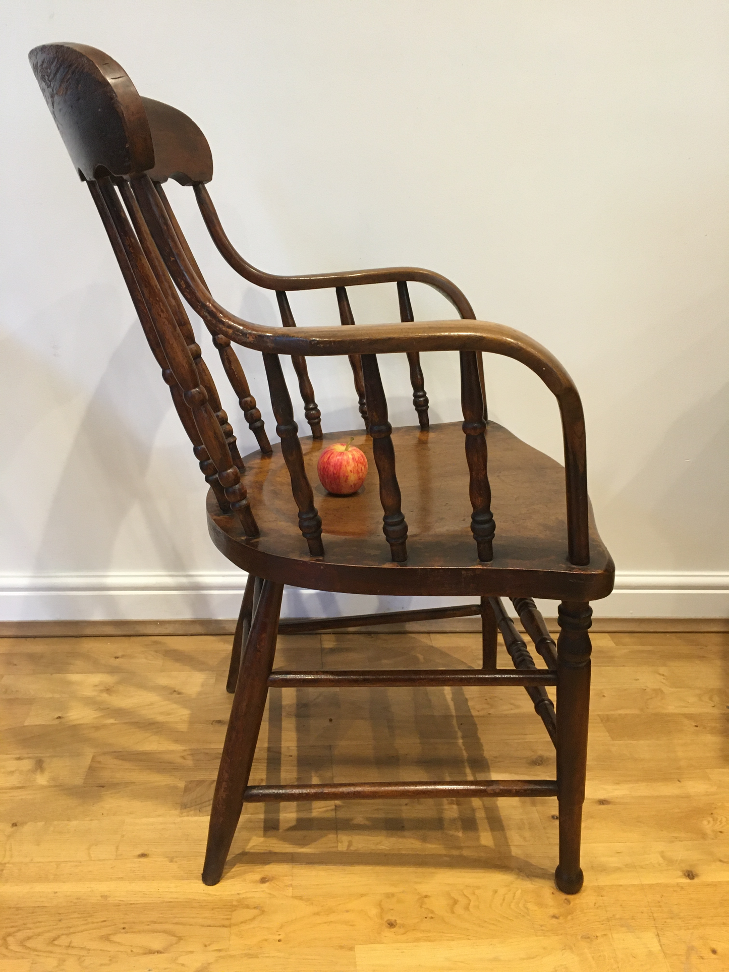 Oak spindle back arm chair.