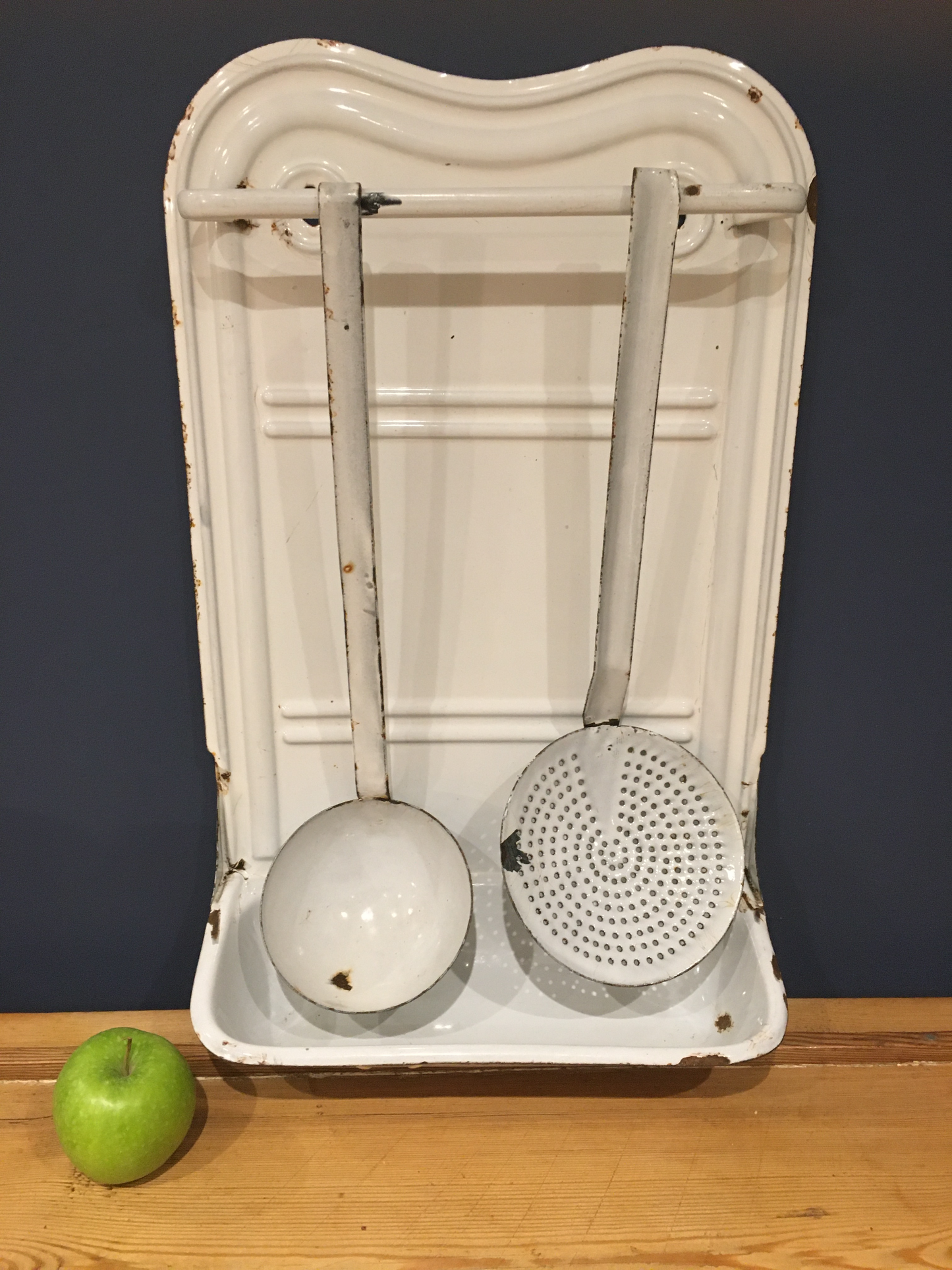 Vintage enamel kitchen utensil rail and 2 utensils
