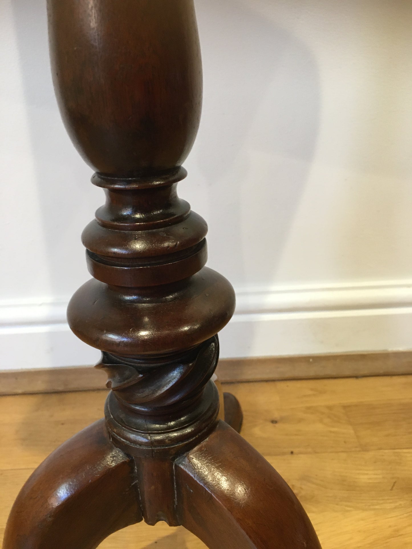 Georgian mahogany wine tripod table