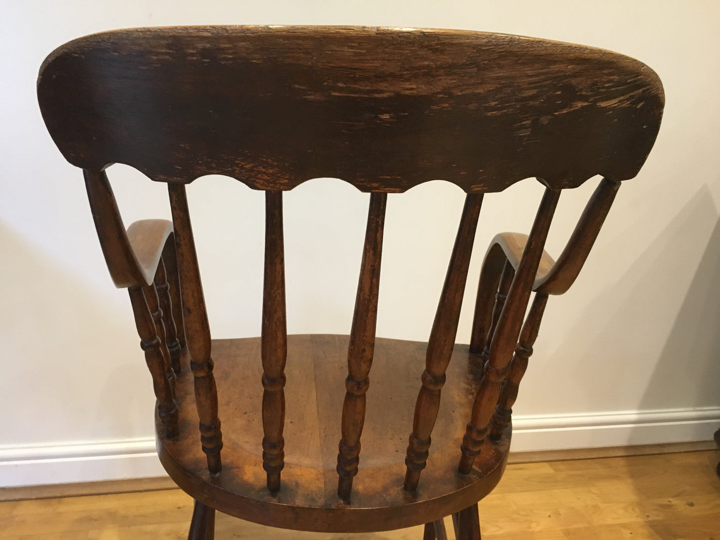 Oak spindle back arm chair.