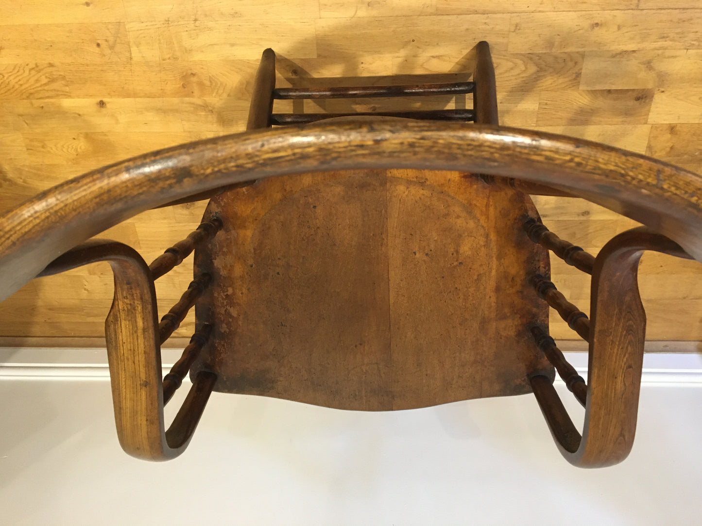 Oak spindle back arm chair.