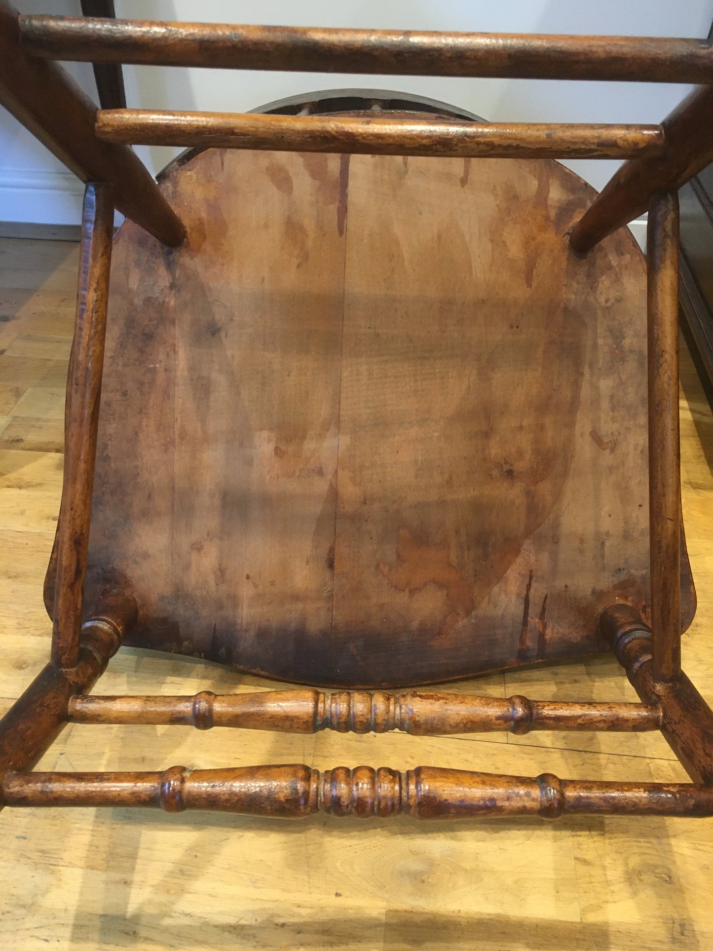 Oak spindle back arm chair.