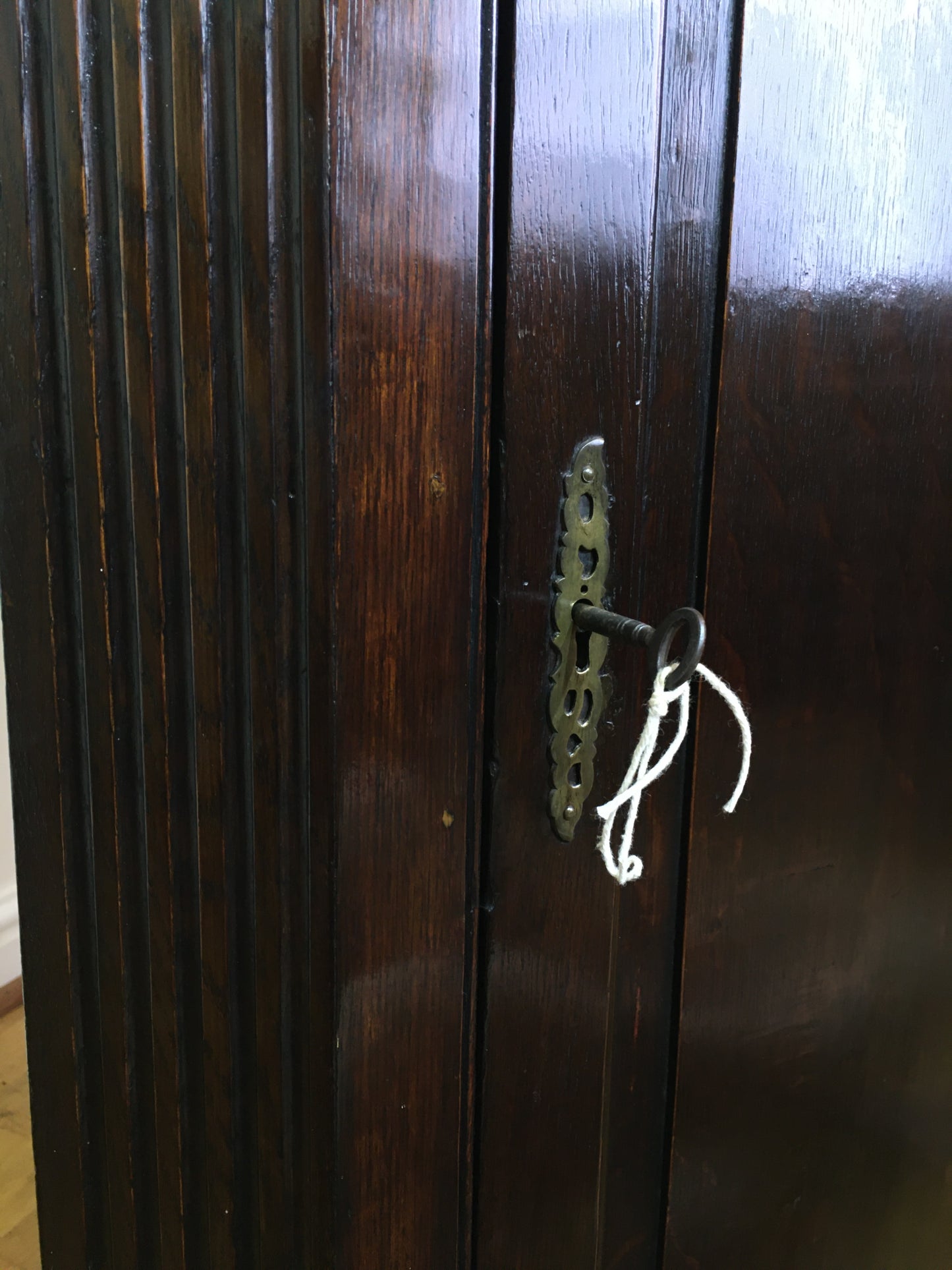 Early 18th century Georgian oak corner cupboard (with spooky writing)