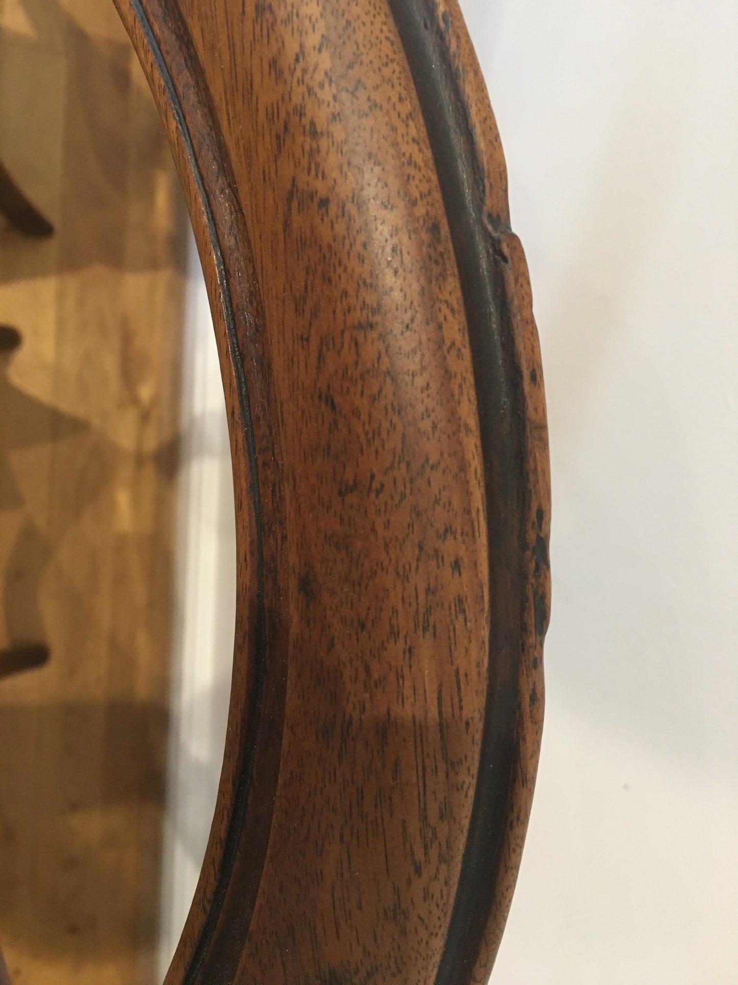 Set of 5 walnut Victorian balloon-back chairs, circa 1860.
