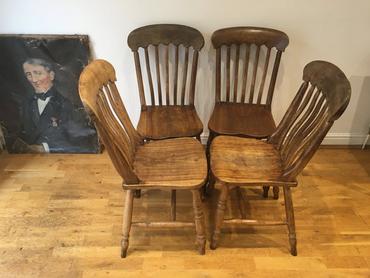 4 Windsor country kitchen chairs