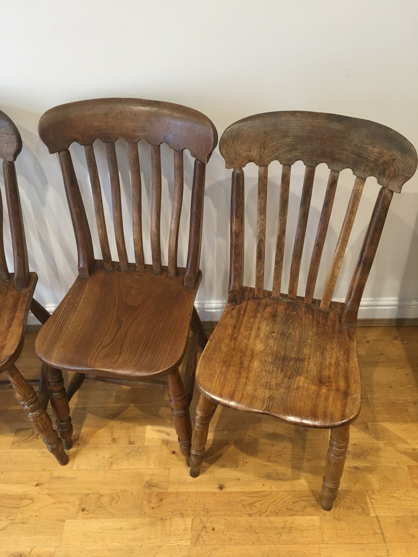 4 Windsor country kitchen chairs