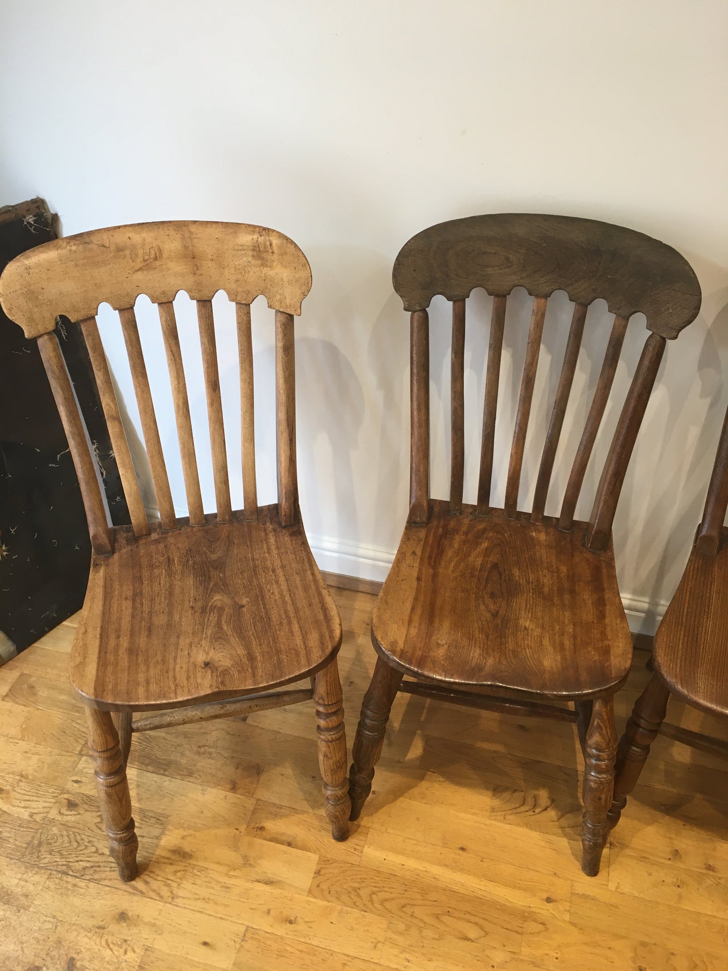 4 Windsor country kitchen chairs