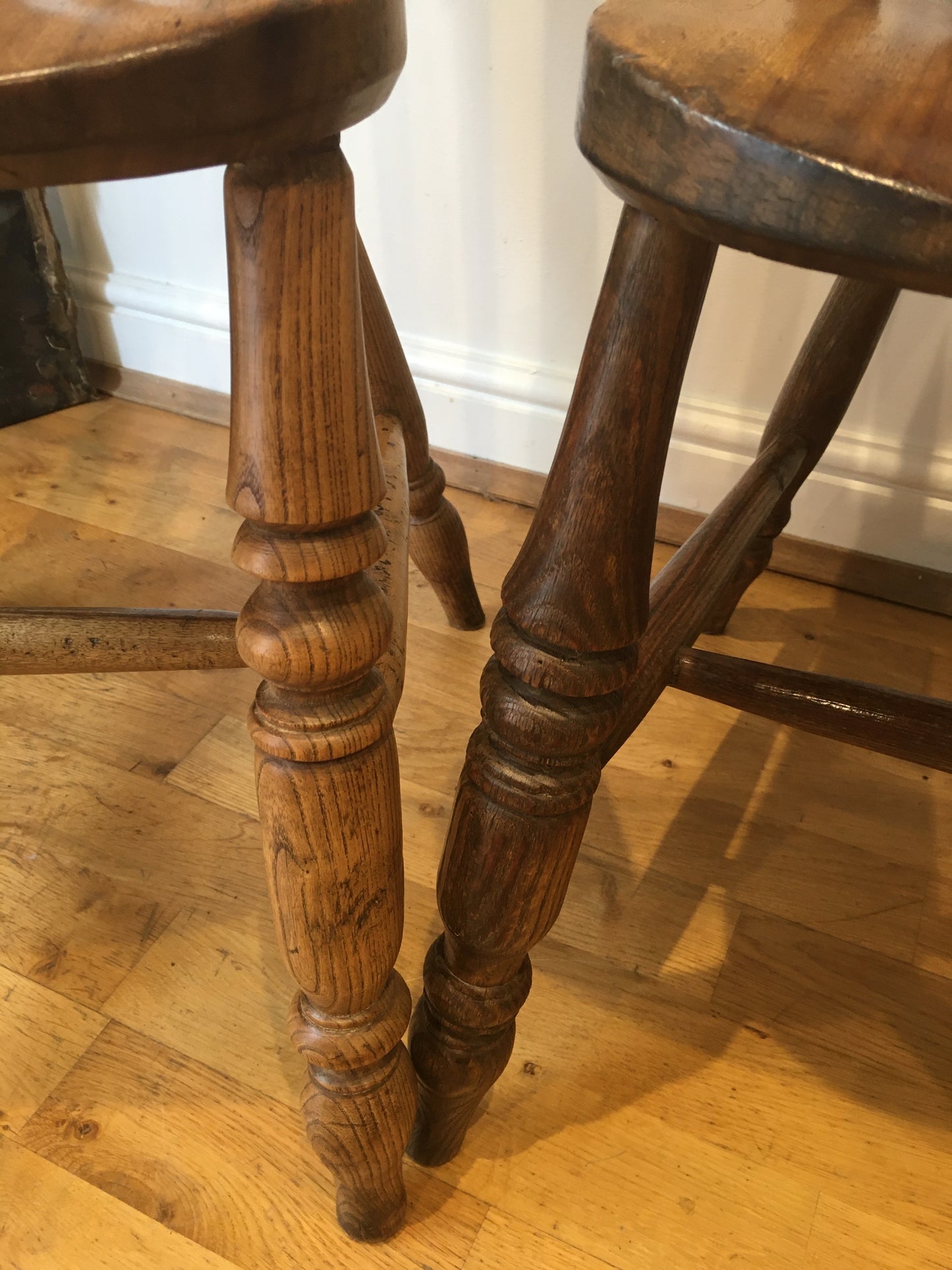 4 Windsor country kitchen chairs