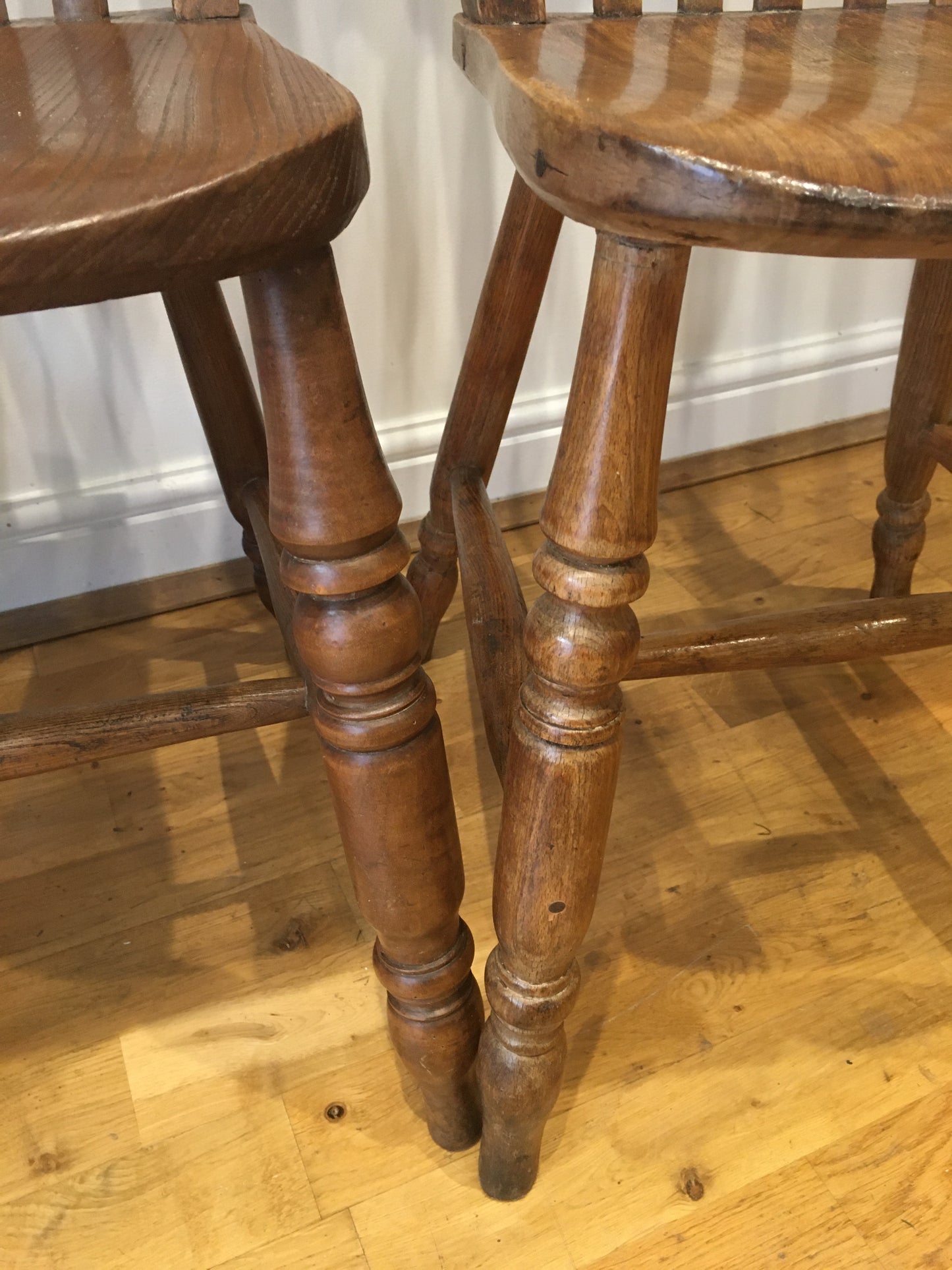 4 Windsor country kitchen chairs