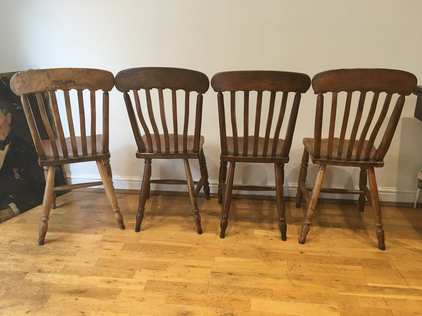 4 Windsor country kitchen chairs