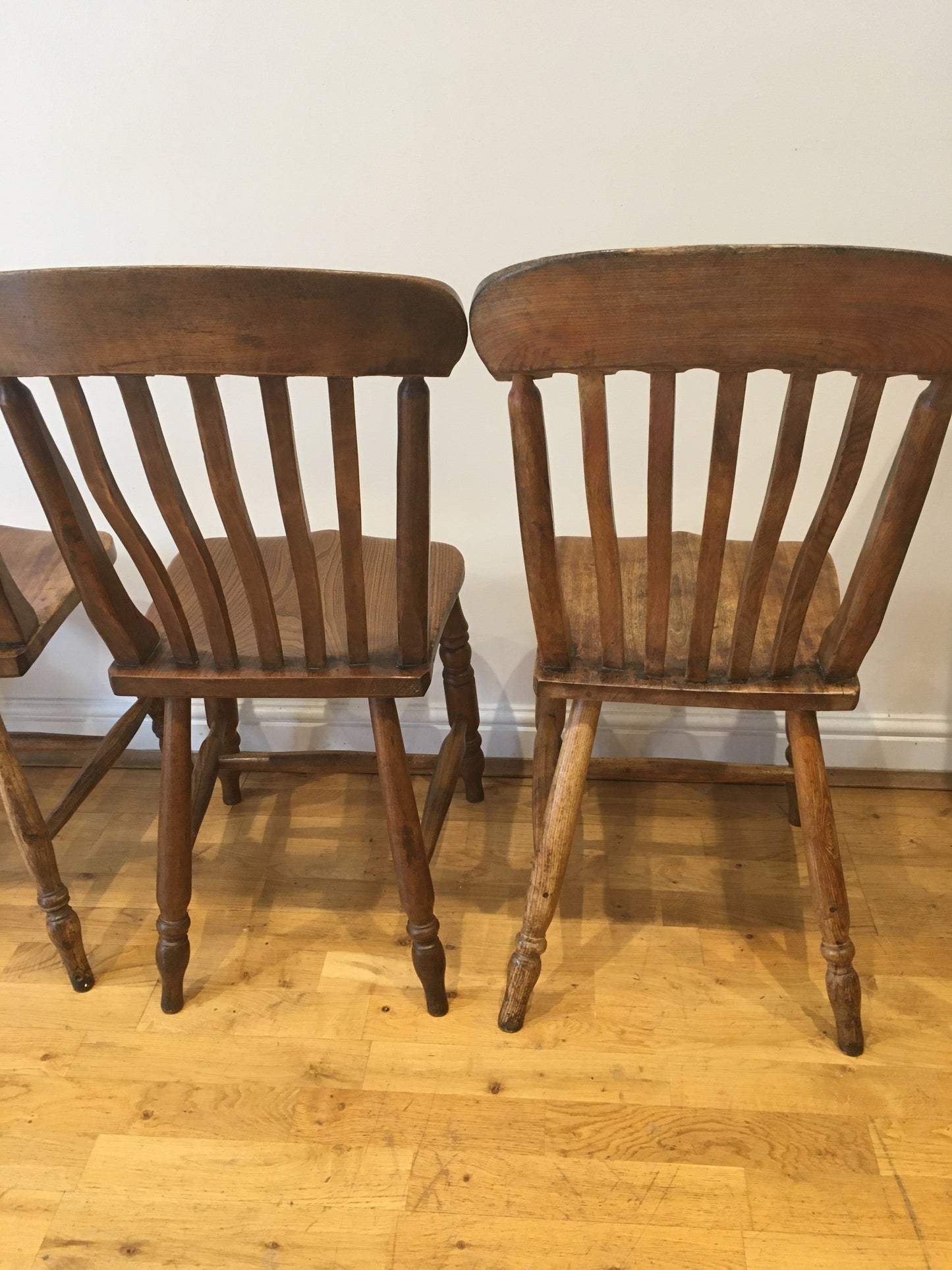 4 Windsor country kitchen chairs