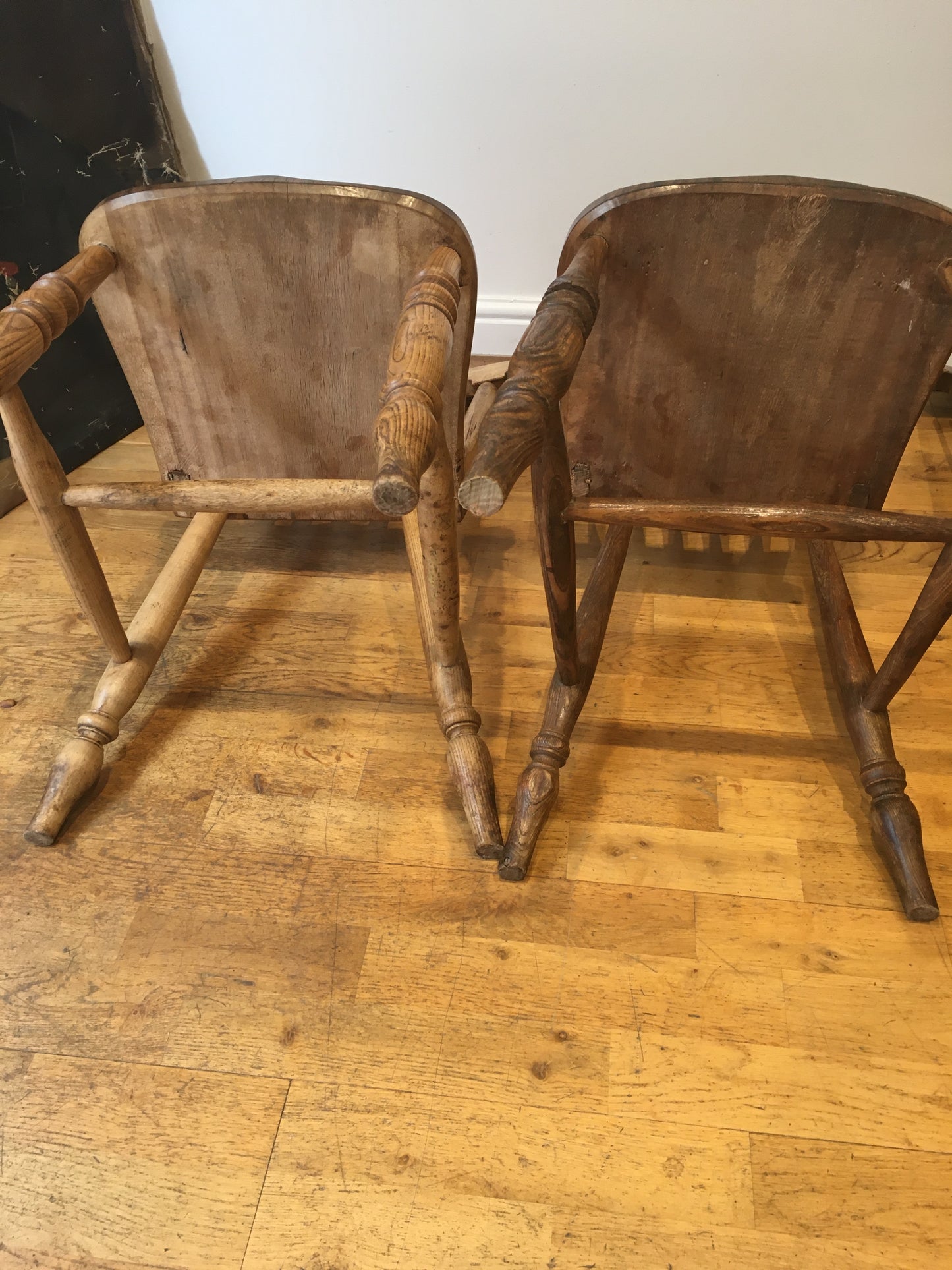 4 Windsor country kitchen chairs