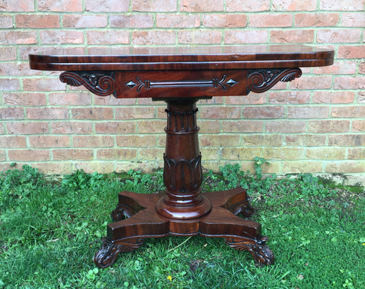 Fine William IV tea table with stunning veneer.