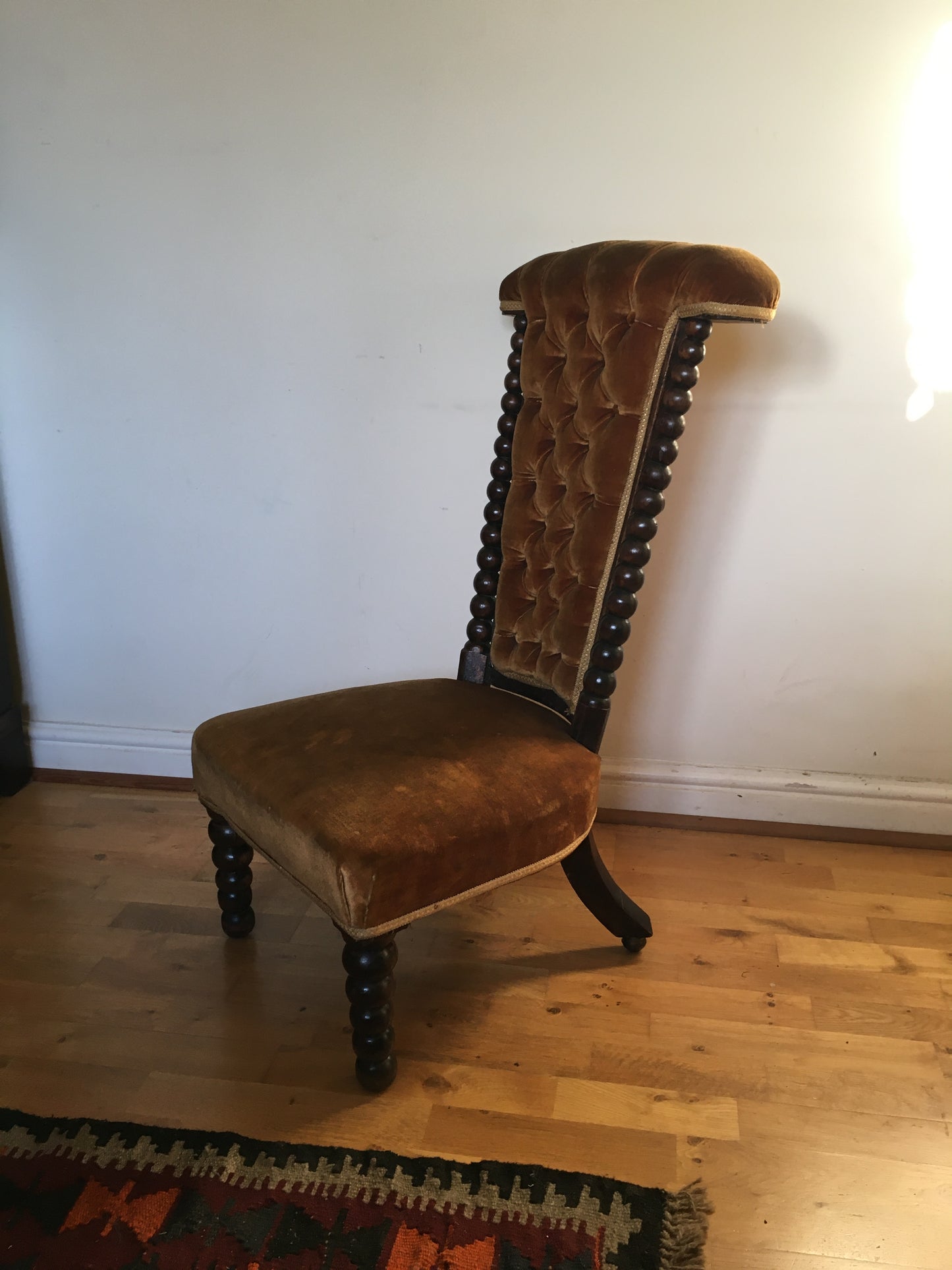 Mid-19th century prie dieu / bedroom chair with bobbin legs.