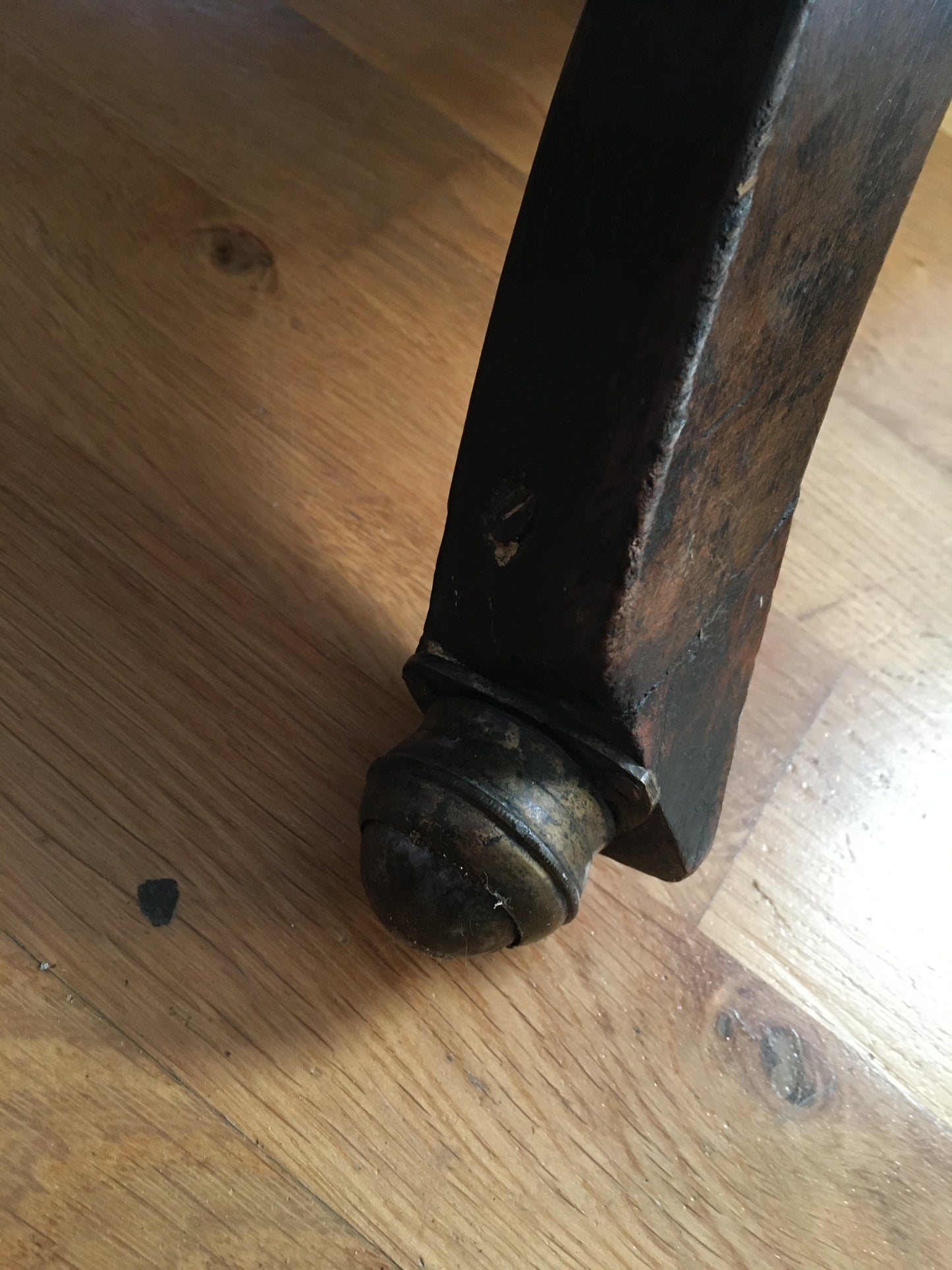 Mid-19th century prie dieu / bedroom chair with bobbin legs.