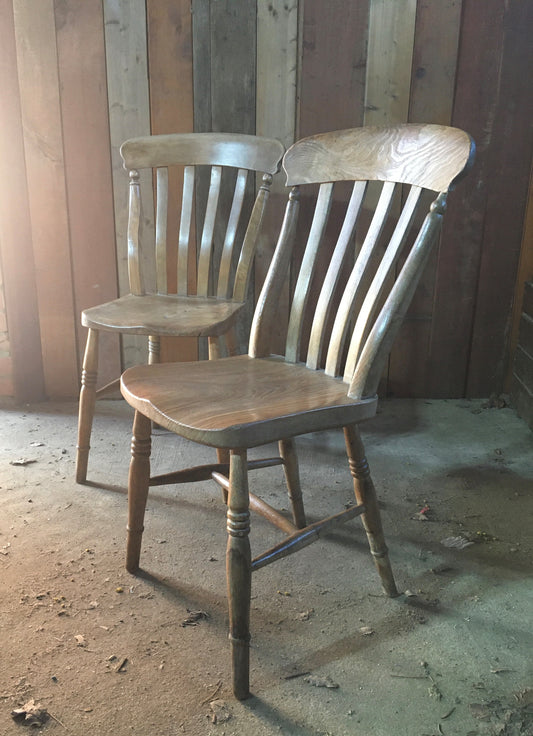 2 Windsor country kitchen chairs.