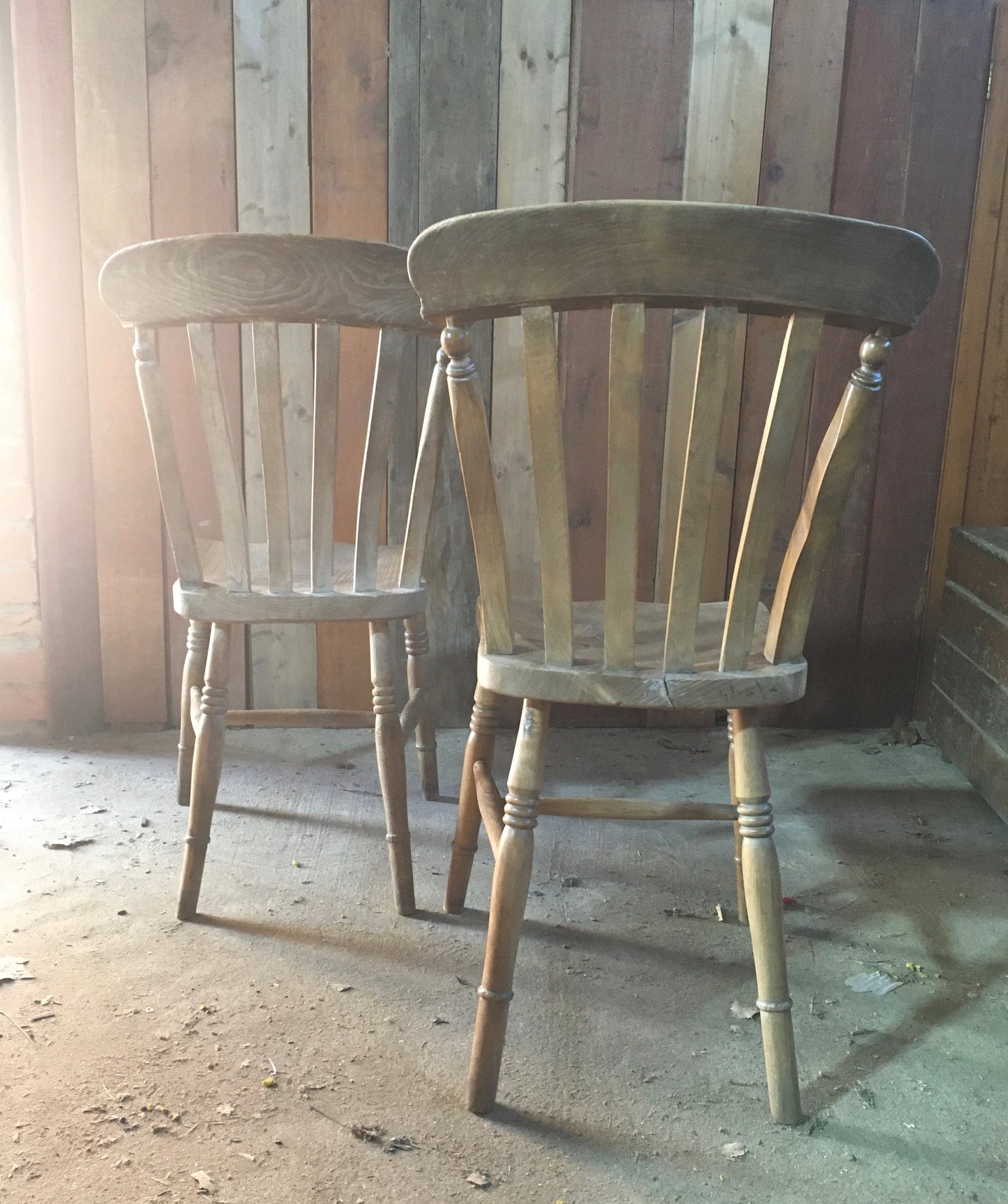 2 Windsor country kitchen chairs.