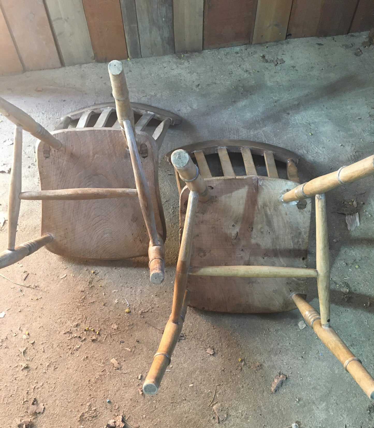 2 Windsor country kitchen chairs.