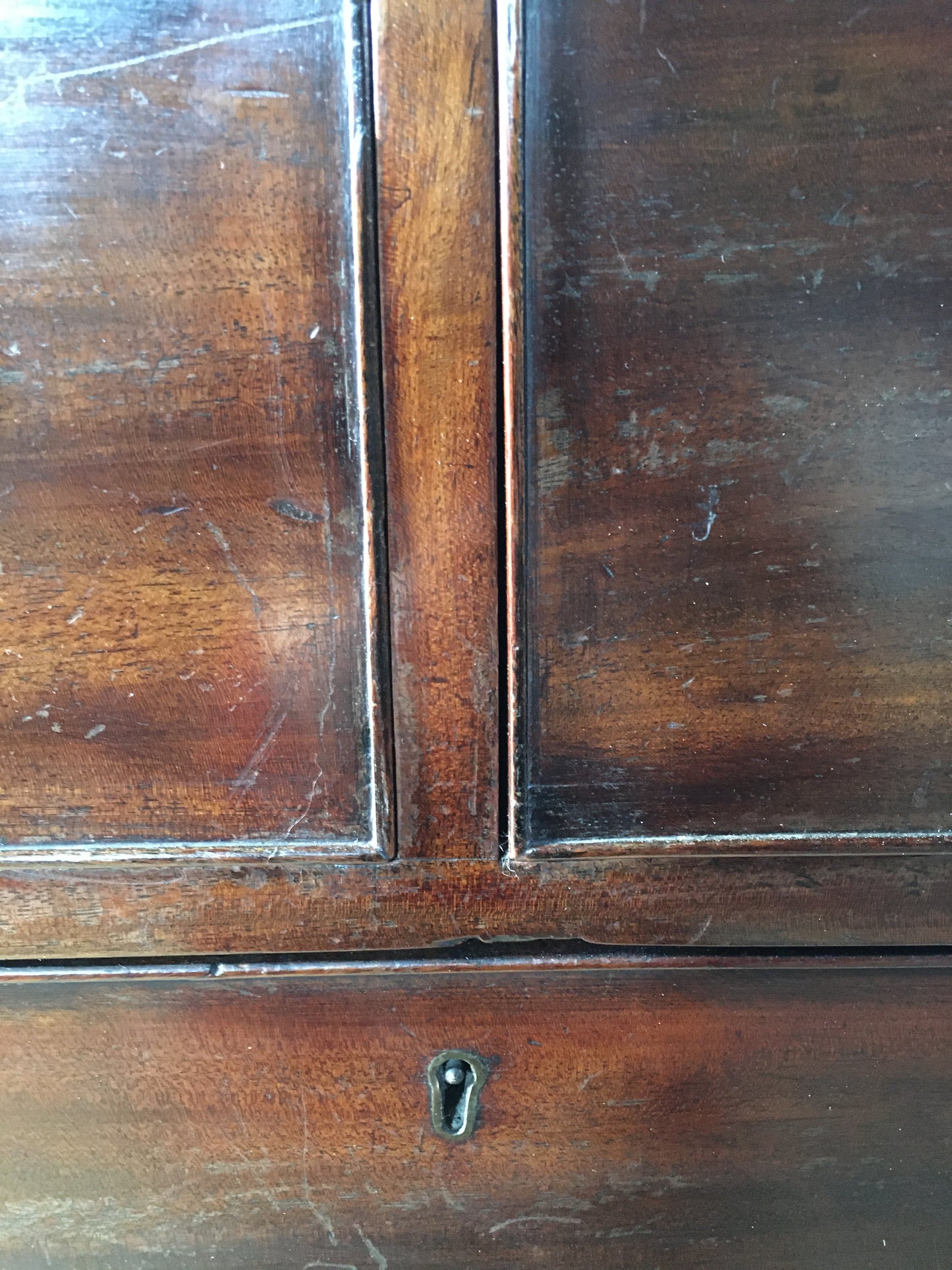 Large Georgian mahogany chest of drawers.