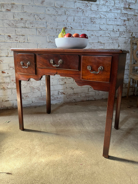 18th century Georgian mahogany lowboy or side table.