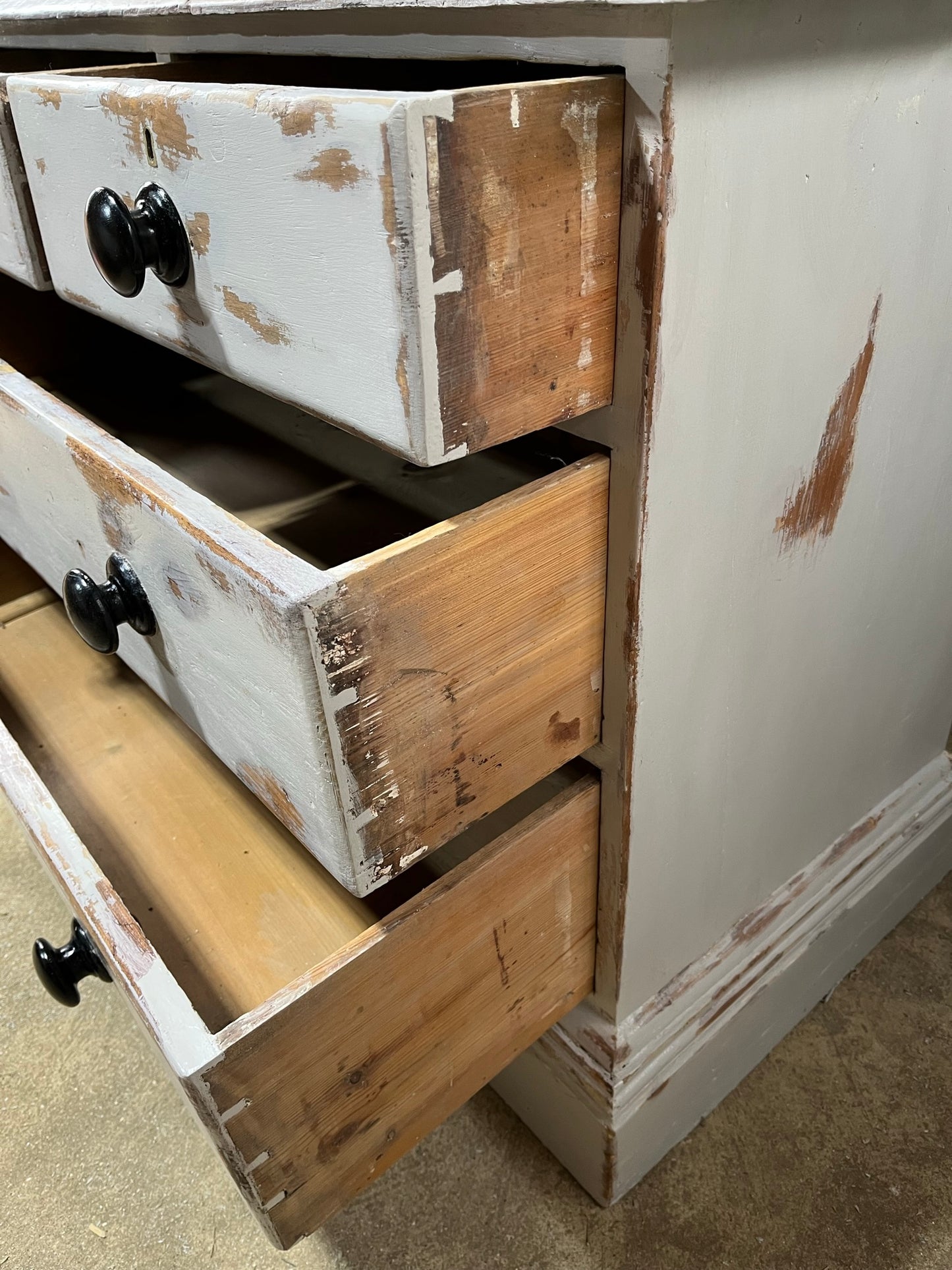 Rustic late 19th/early 20th century pine chest of drawers.