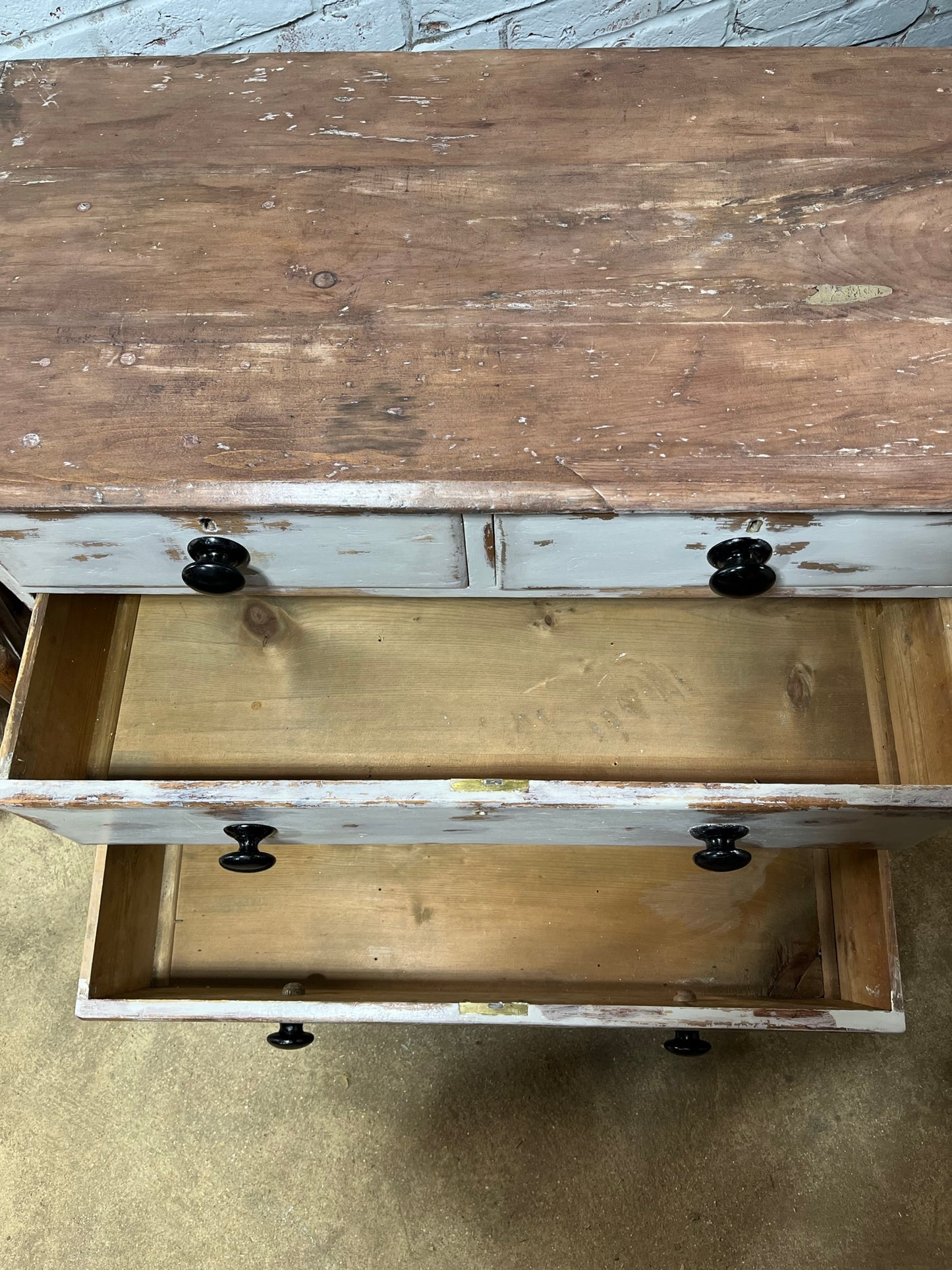 Rustic late 19th/early 20th century pine chest of drawers.
