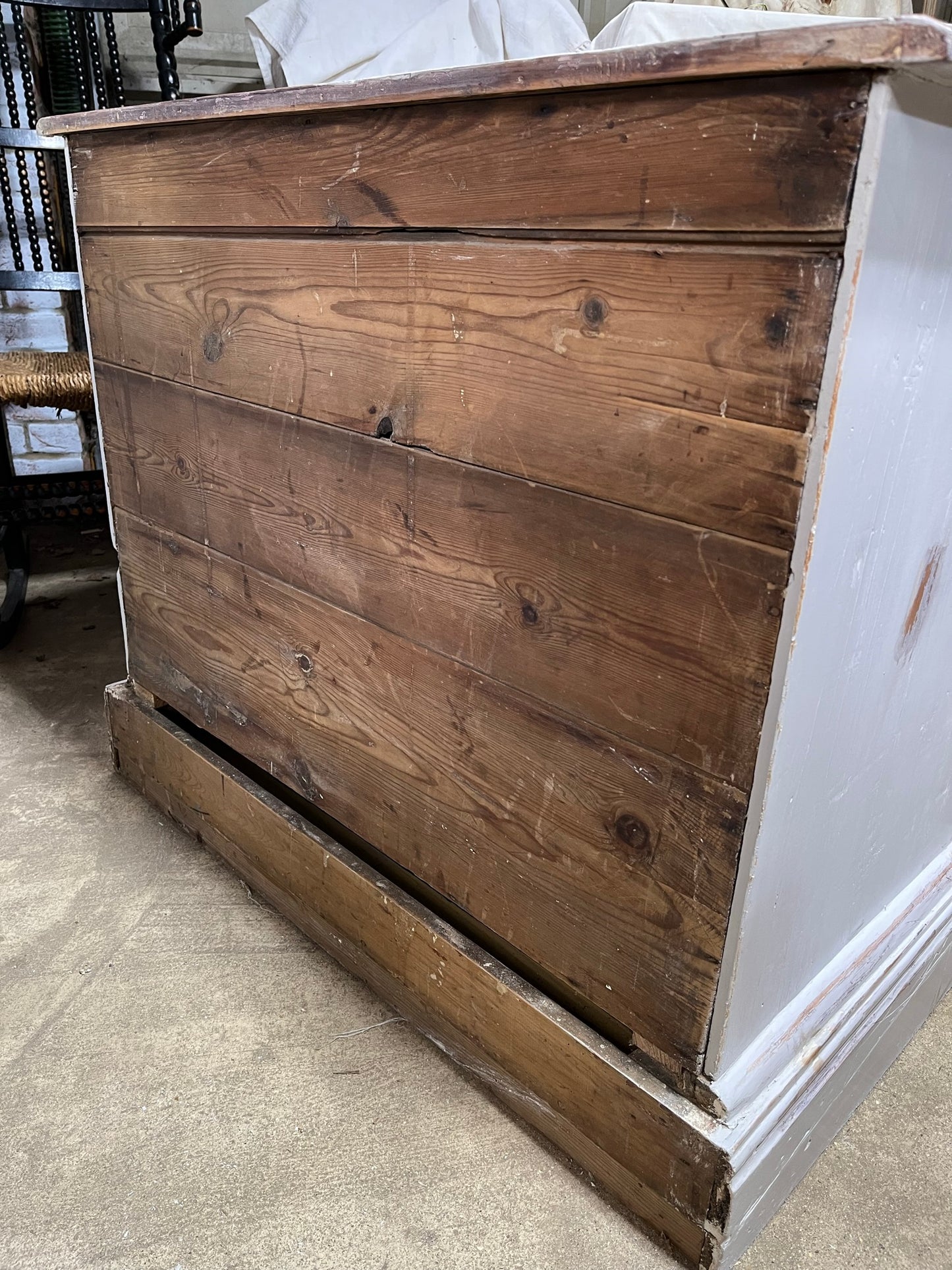 Rustic late 19th/early 20th century pine chest of drawers.
