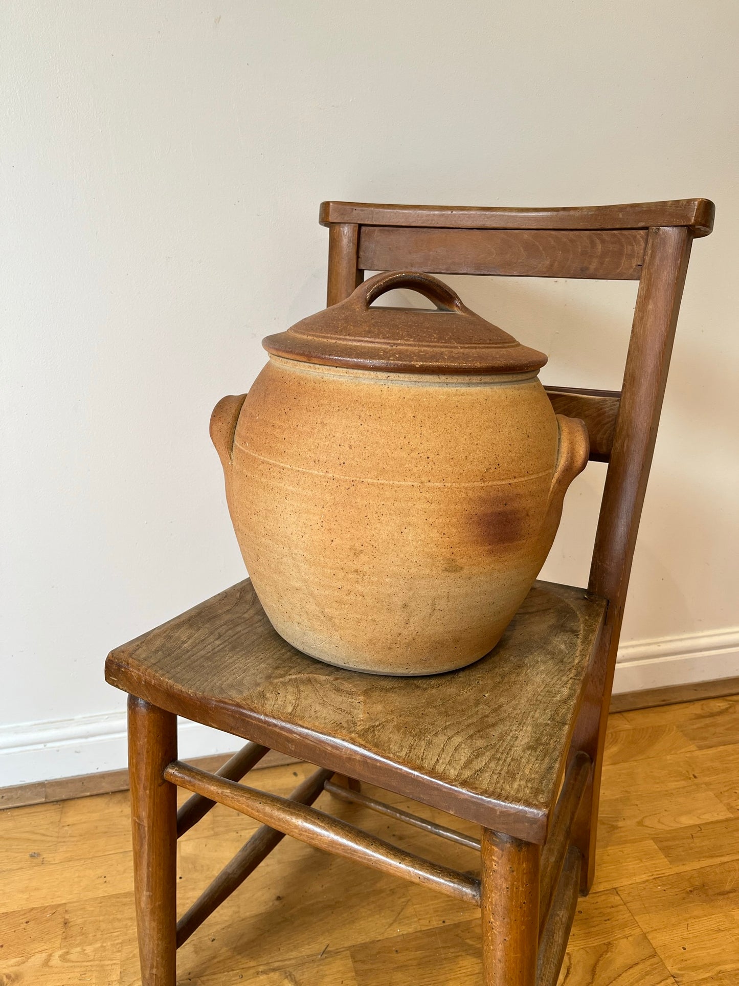 Large, fine quality, studio pottery bread bin or storage jar by Muchelney Pottery (stamped).